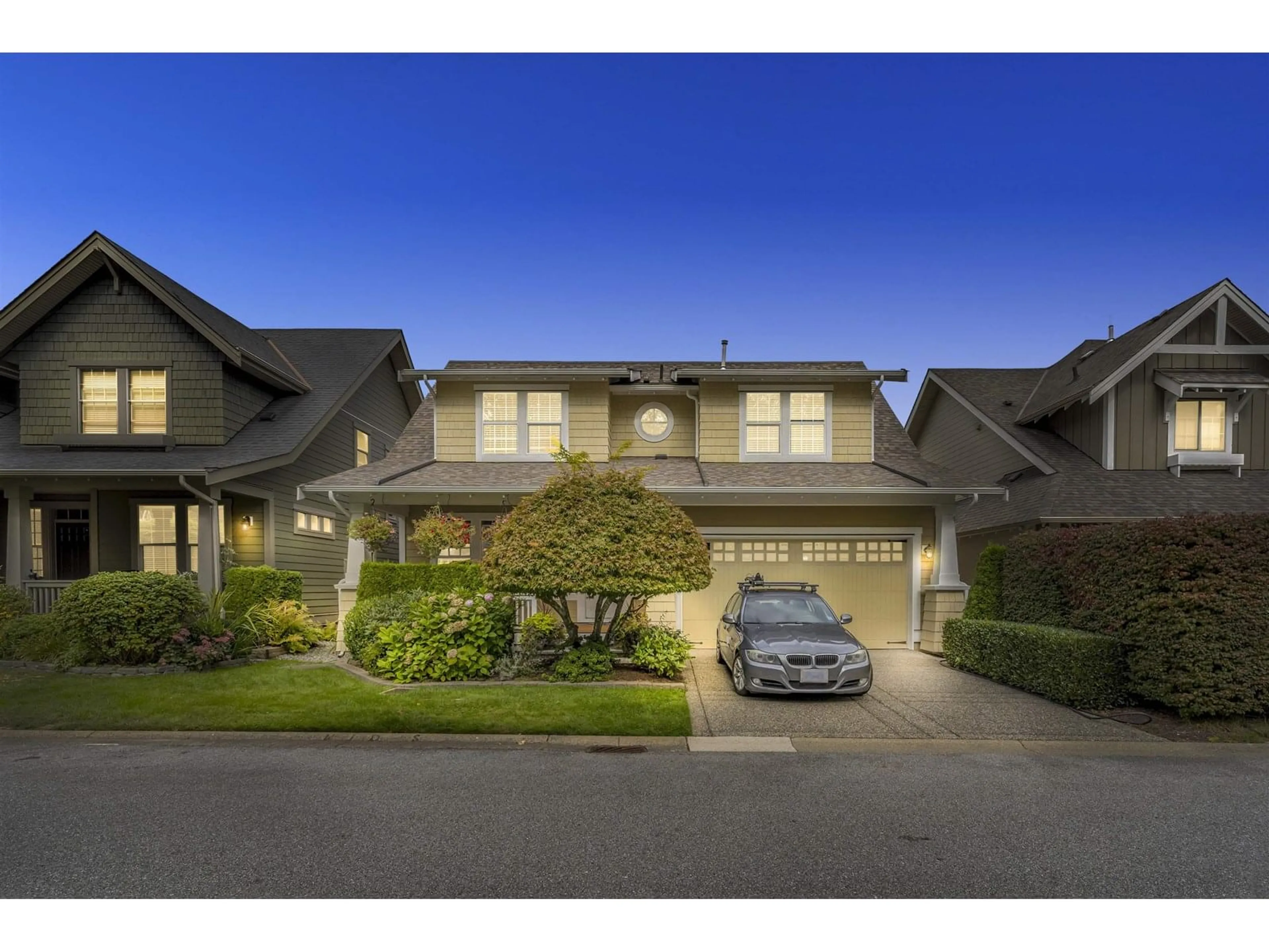 A pic from outside/outdoor area/front of a property/back of a property/a pic from drone, street for 14265 36A, Surrey British Columbia V4P0C2