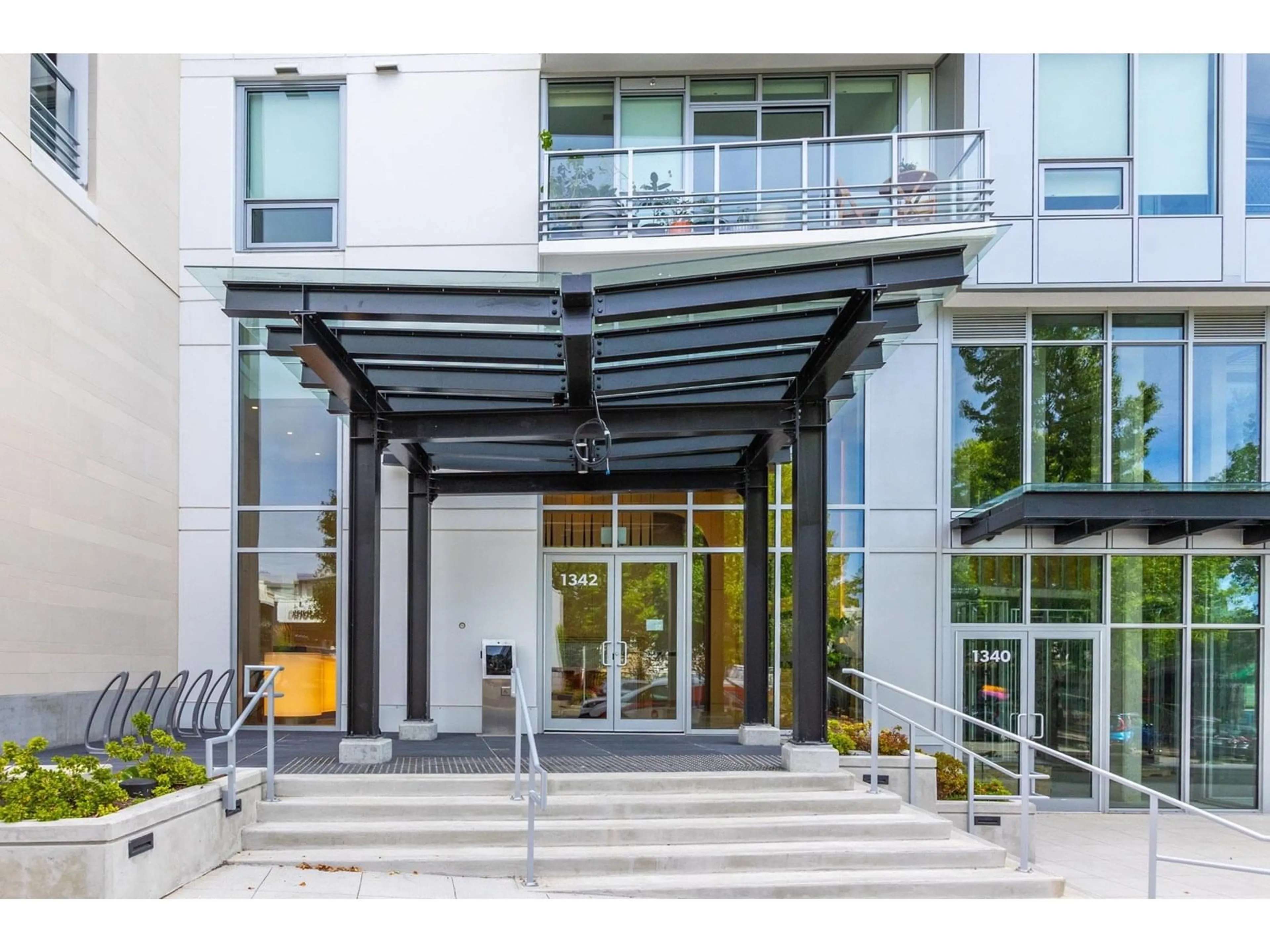 Indoor foyer for 314 - 1342 JOHNSTON, White Rock British Columbia V4B3Z2