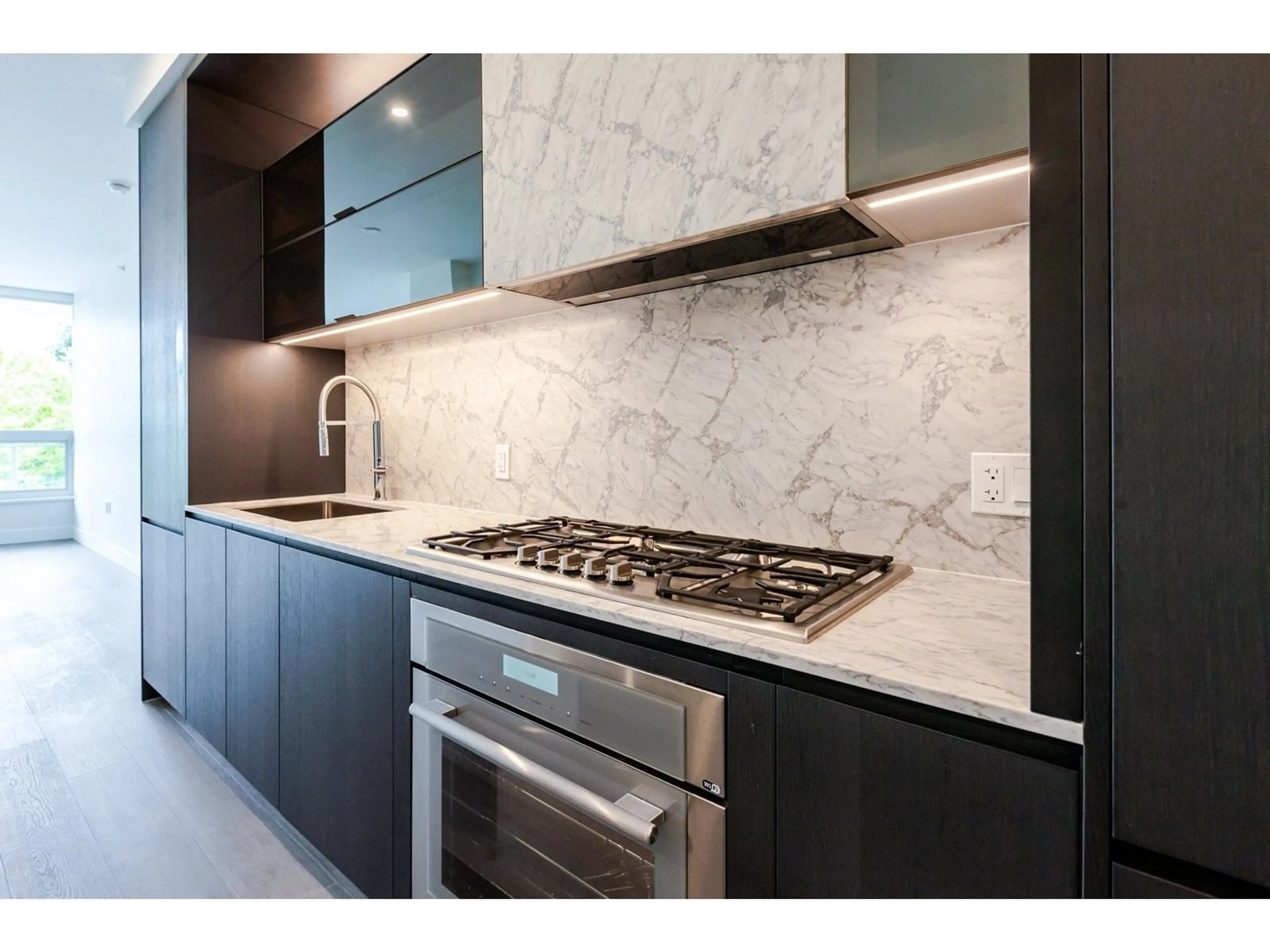 Contemporary kitchen, ceramic/tile floor for 314 - 1342 JOHNSTON, White Rock British Columbia V4B3Z2
