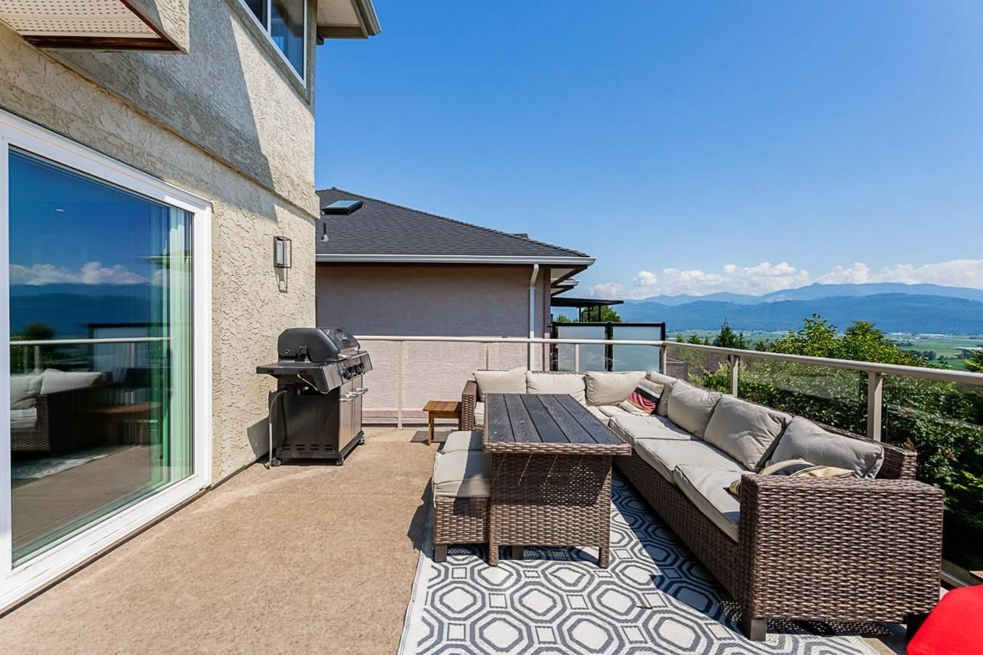 Patio, mountain view for 35946 REGAL, Abbotsford British Columbia V3G1L3