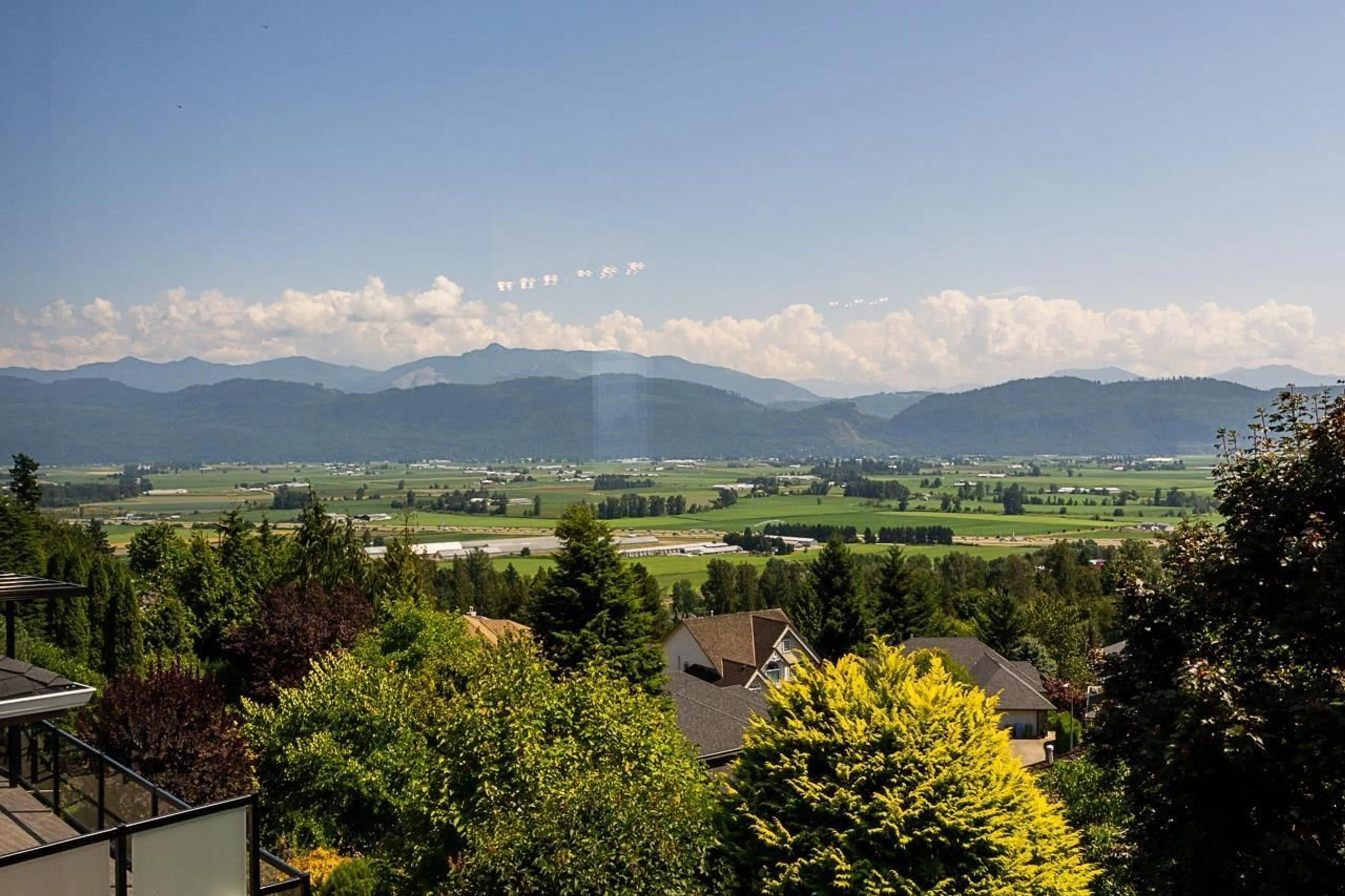 A pic from outside/outdoor area/front of a property/back of a property/a pic from drone, mountain view for 35946 REGAL, Abbotsford British Columbia V3G1L3