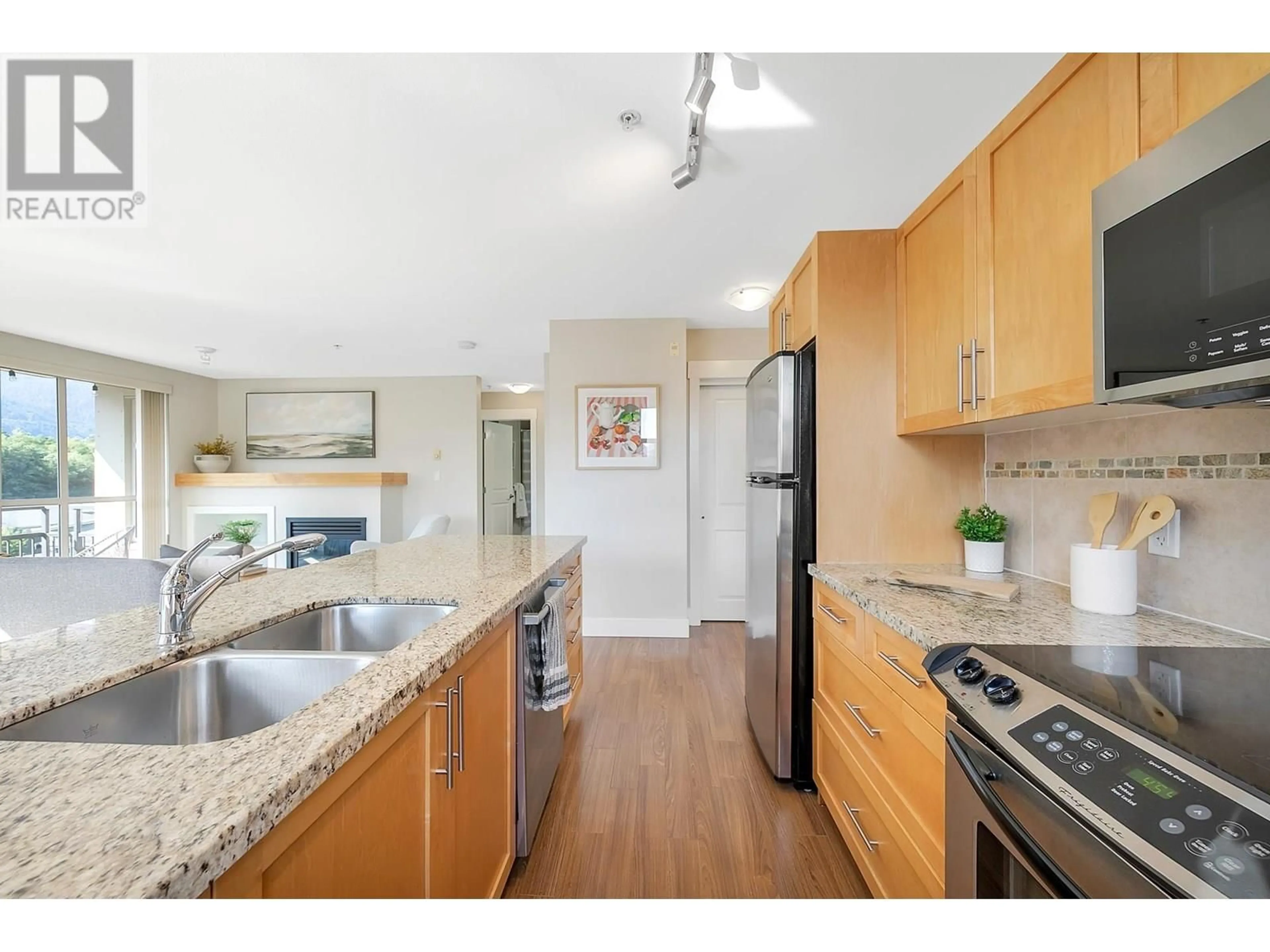 Standard kitchen, unknown for 401 - 1211 VILLAGE GREEN WAY, Squamish British Columbia V8B0R7