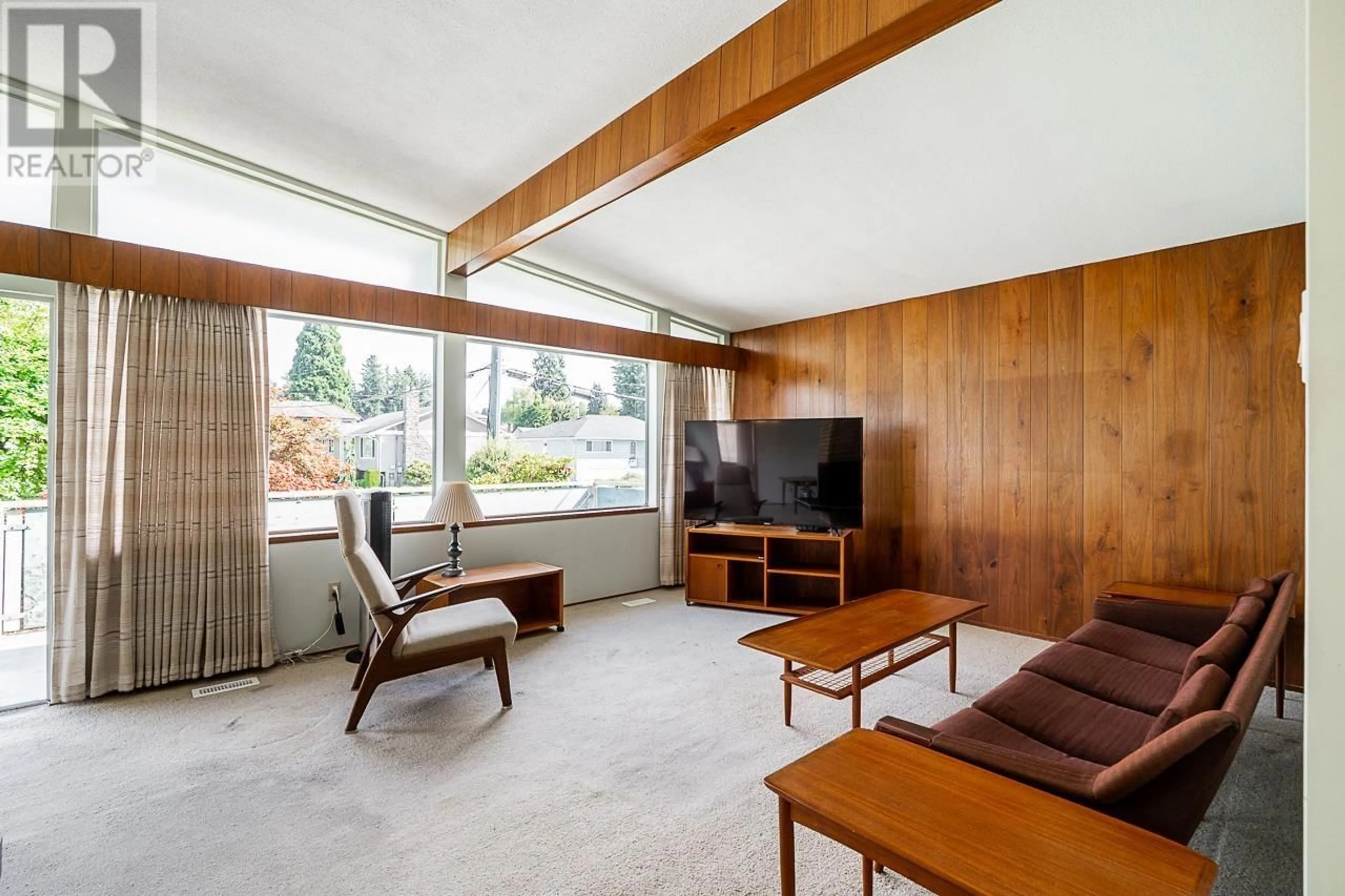 Living room with furniture, unknown for 6808 YEOVIL PLACE, Burnaby British Columbia V5B2V9