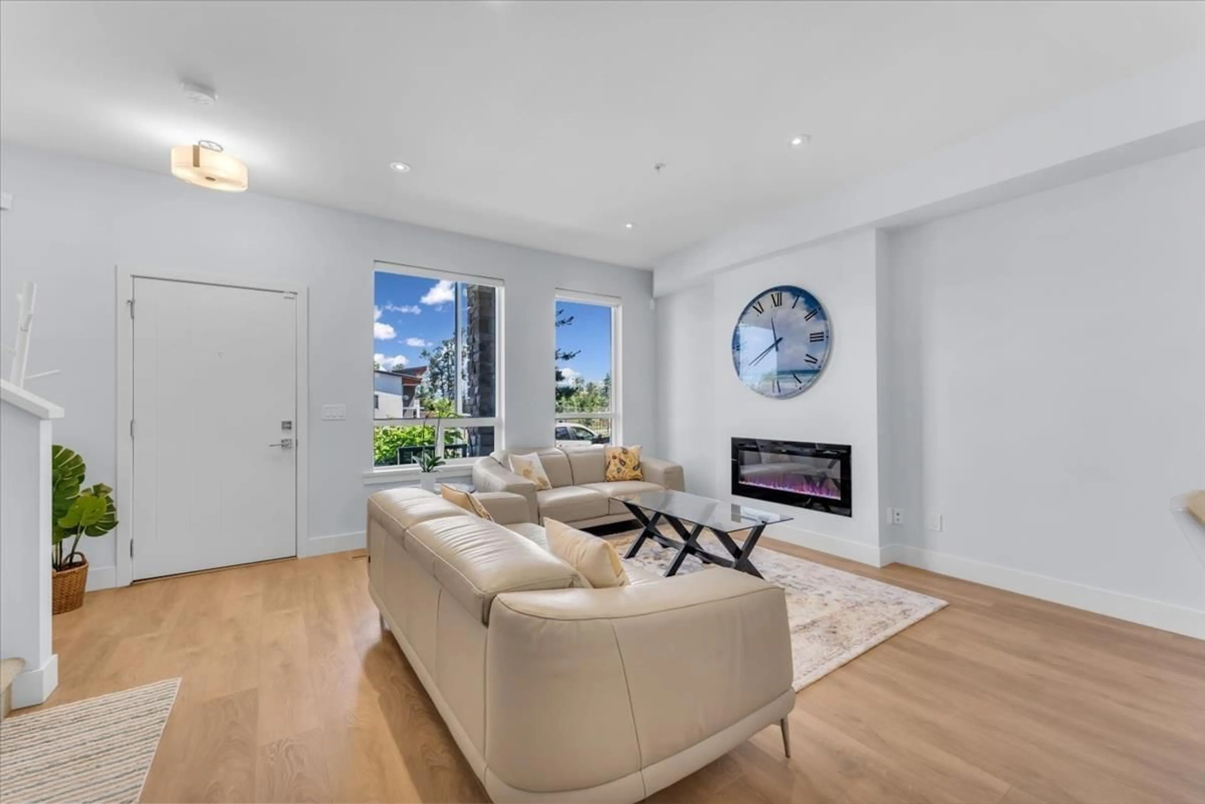 Living room with furniture, unknown for 20482 78, Langley British Columbia V2Y4K3