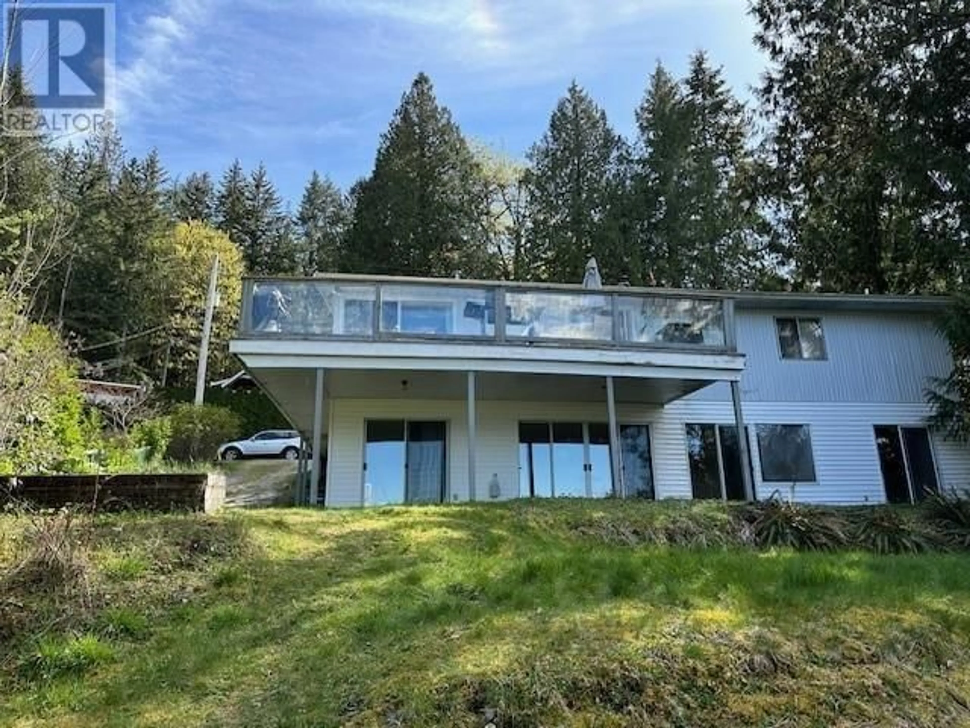 A pic from outside/outdoor area/front of a property/back of a property/a pic from drone, water/lake/river/ocean view for 6201 CORACLE DRIVE, Sechelt British Columbia V7Z0C9