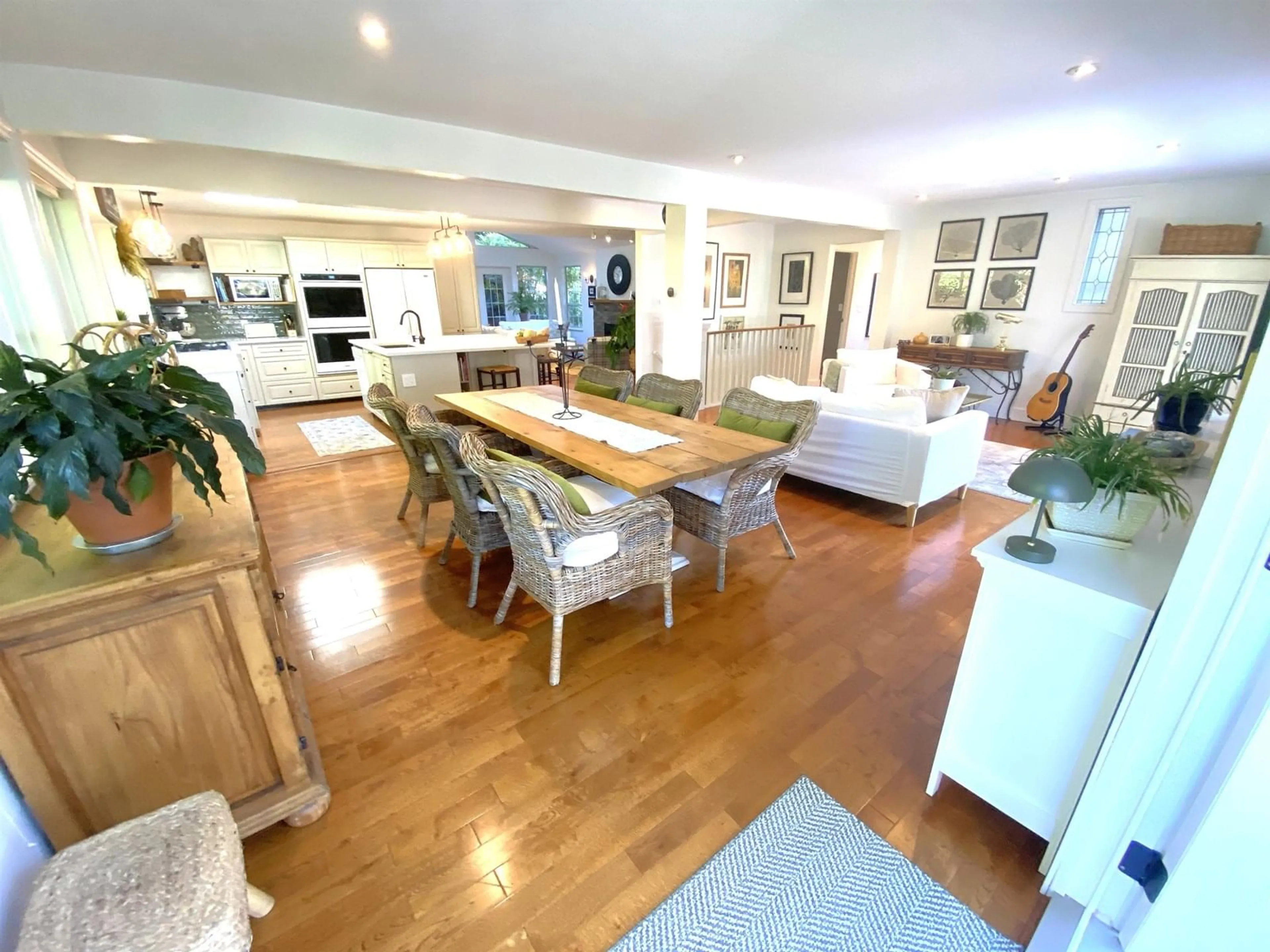 Open concept kitchen, wood/laminate floor for 14143 TRITES, Surrey British Columbia V3X3E7