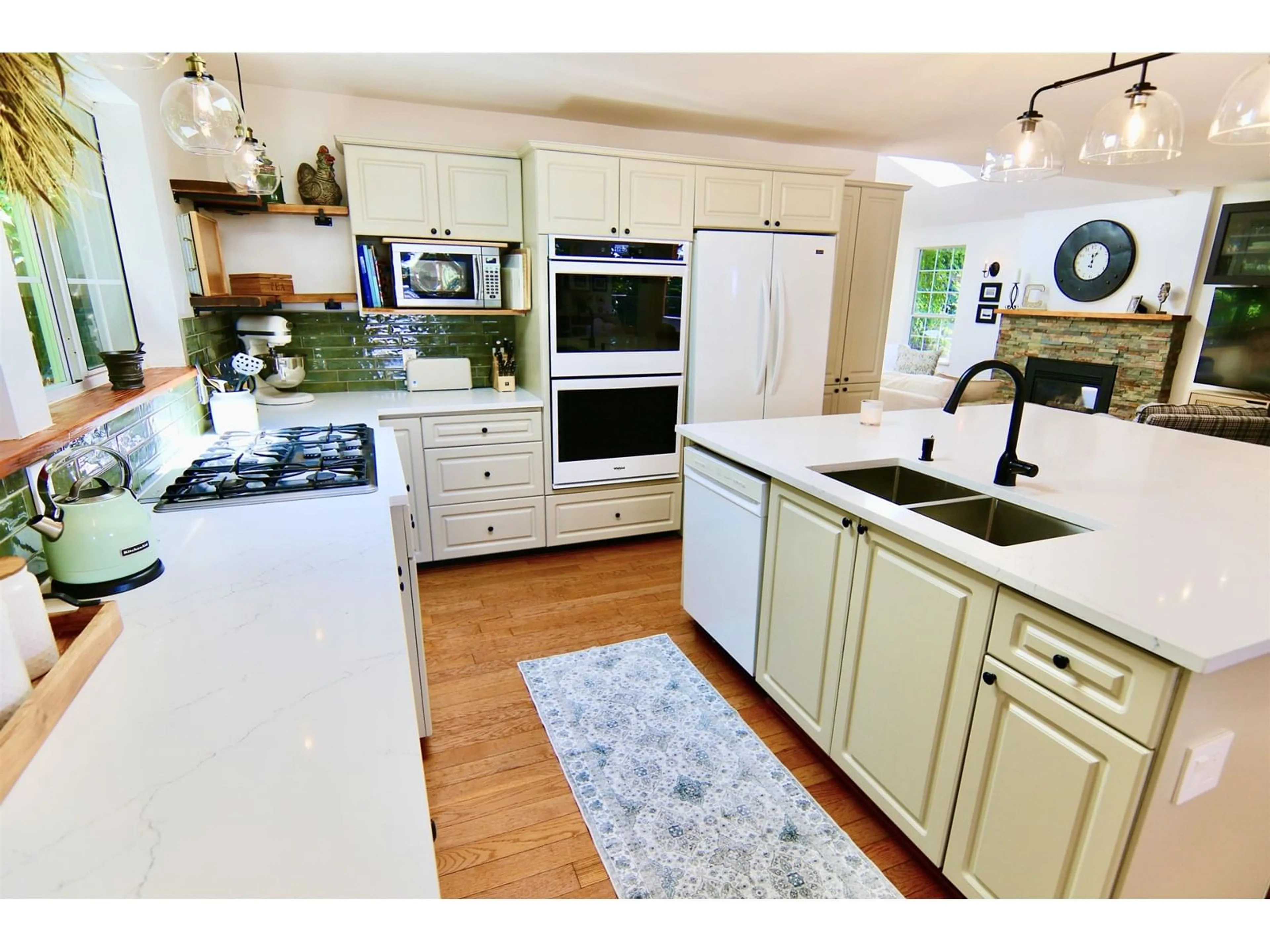 Open concept kitchen, unknown for 14143 TRITES, Surrey British Columbia V3X3E7