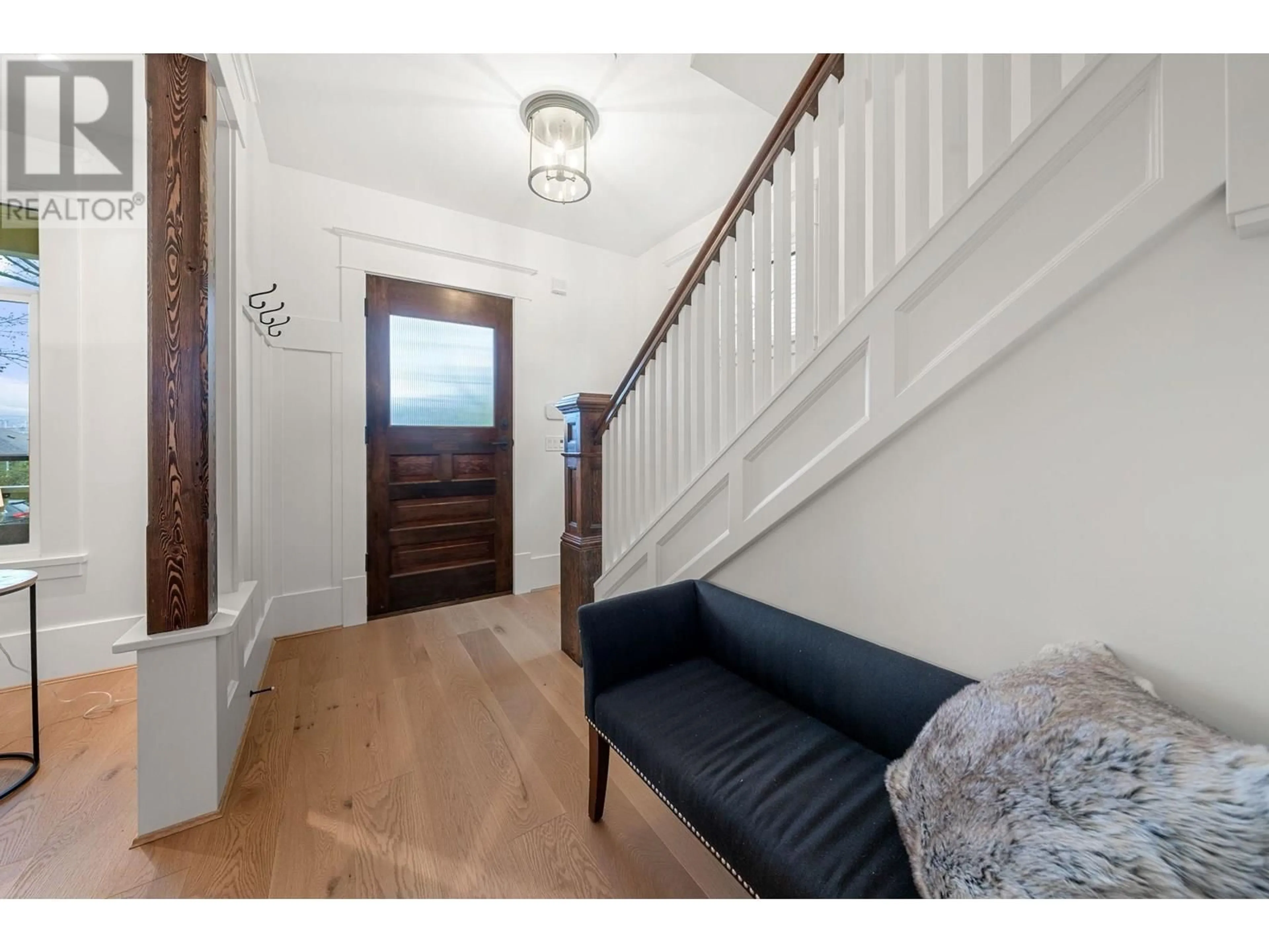 Indoor entryway for 2592-94 ETON STREET, Vancouver British Columbia V5K1J7
