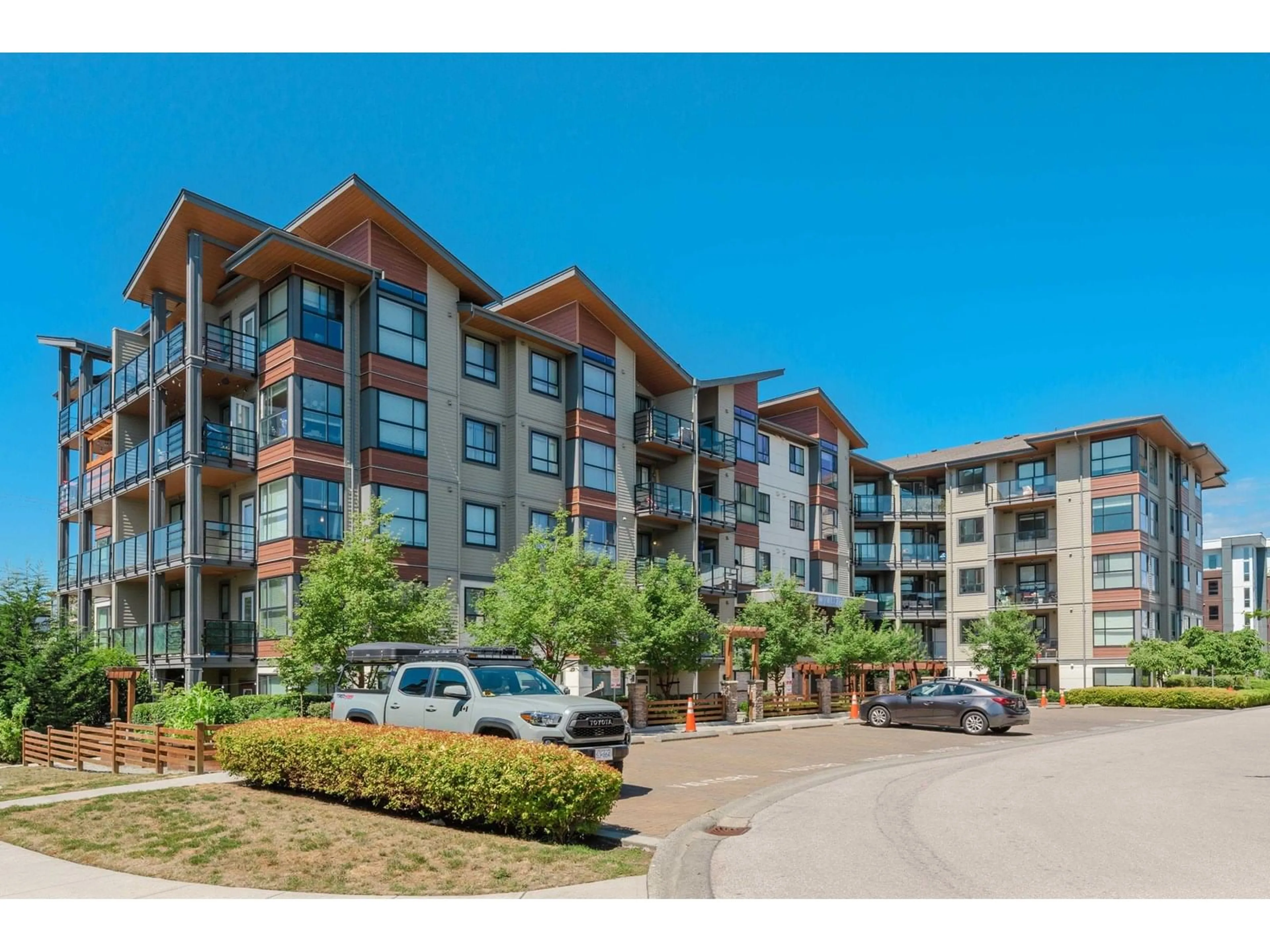 A pic from outside/outdoor area/front of a property/back of a property/a pic from drone, unknown for 510 - 7809 209, Langley British Columbia V2Y3N6