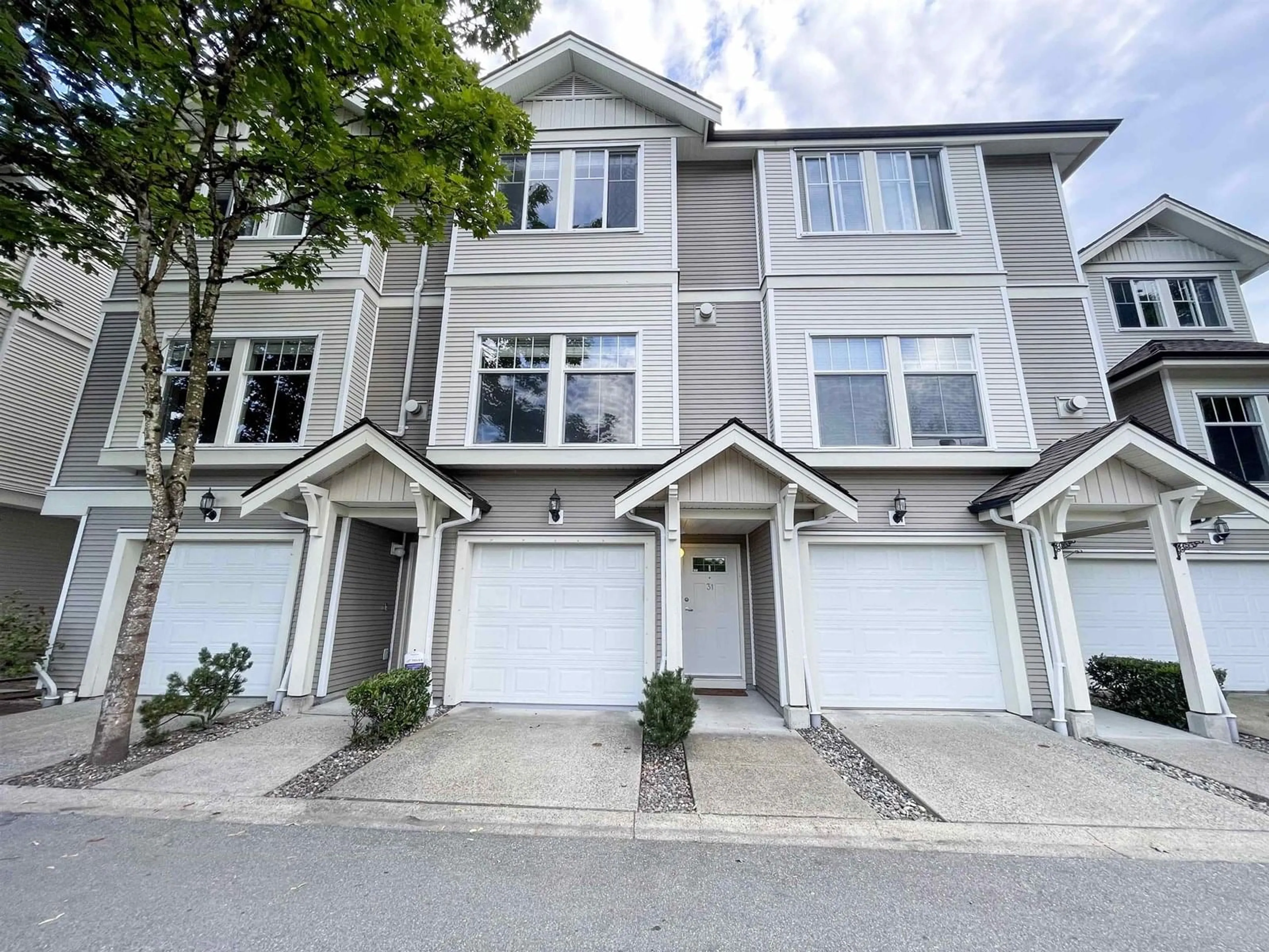 A pic from outside/outdoor area/front of a property/back of a property/a pic from drone, street for 31 - 21535 88, Langley British Columbia V1M4E5