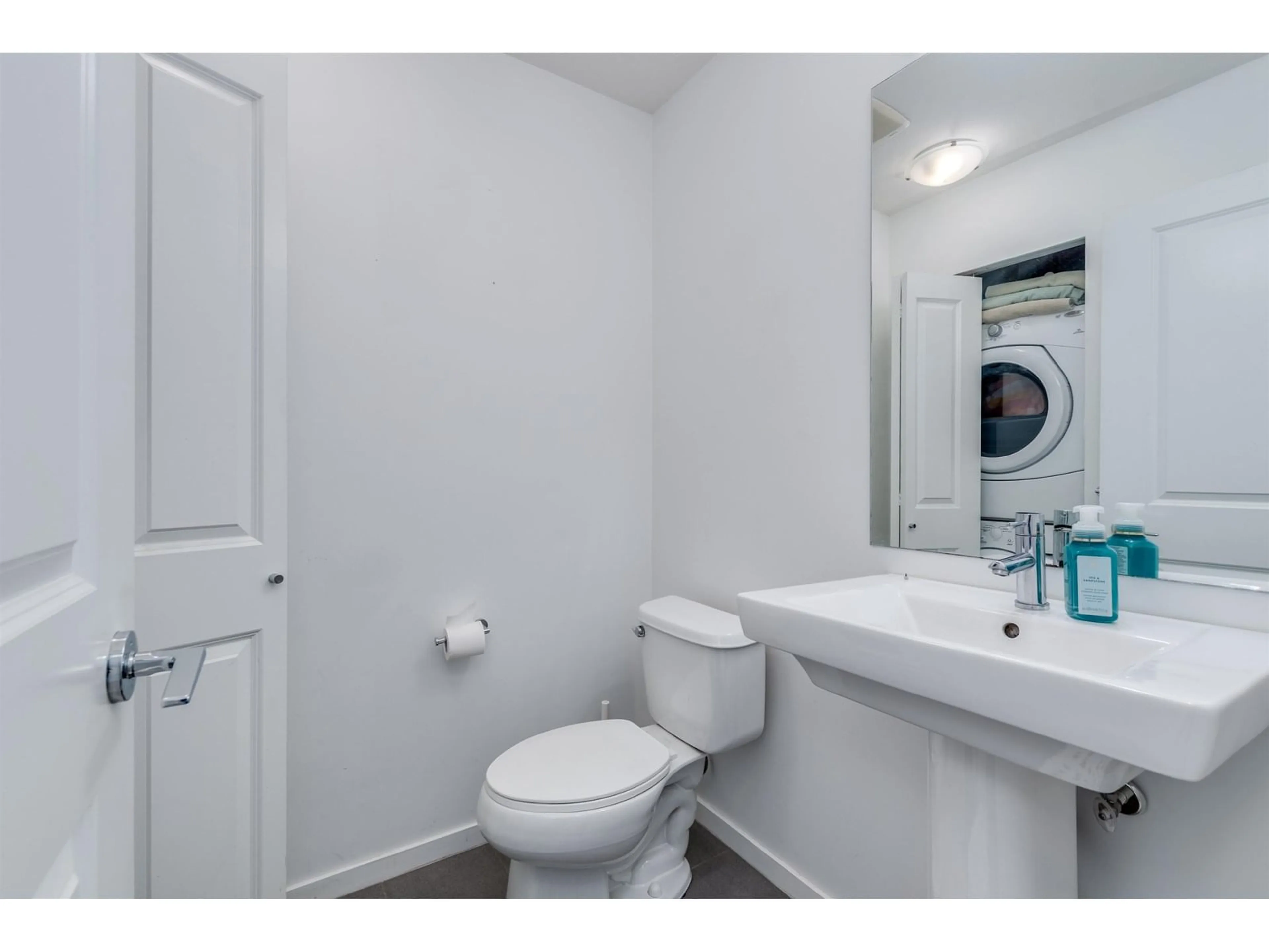 Standard bathroom, unknown for 5 - 14955 60, Surrey British Columbia V3S1R8