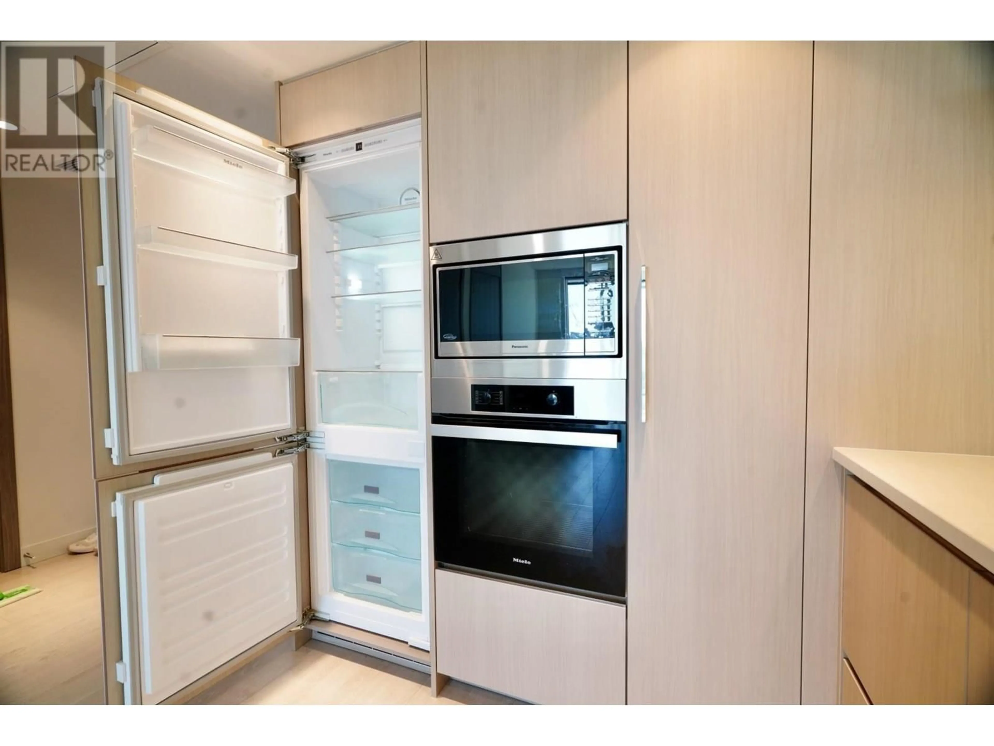 Standard kitchen, unknown for 606 - 8555 CAPSTAN WAY, Richmond British Columbia V6X0W1