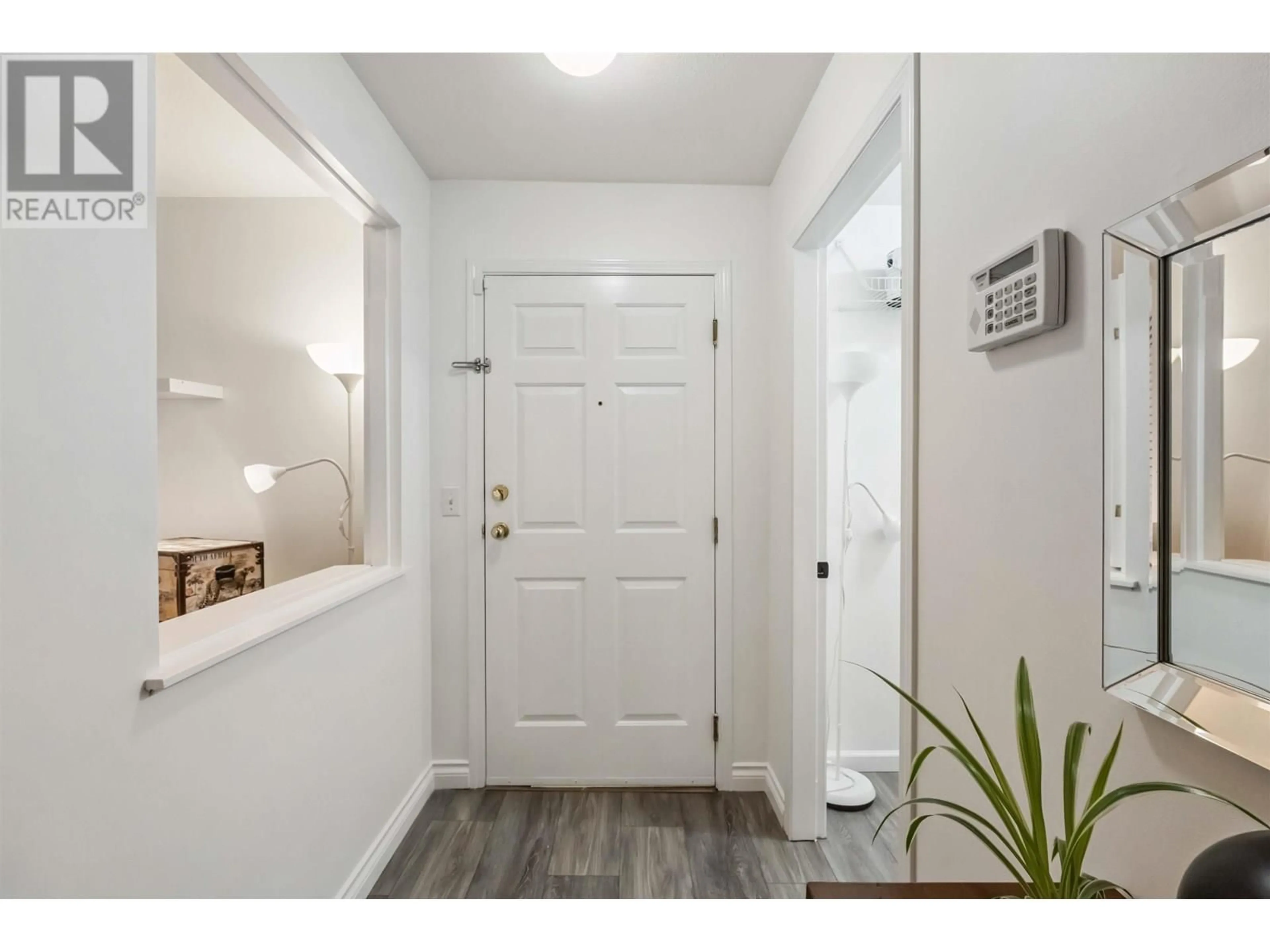 Indoor entryway for 206 - 22233 RIVER ROAD, Maple Ridge British Columbia V2X3N7