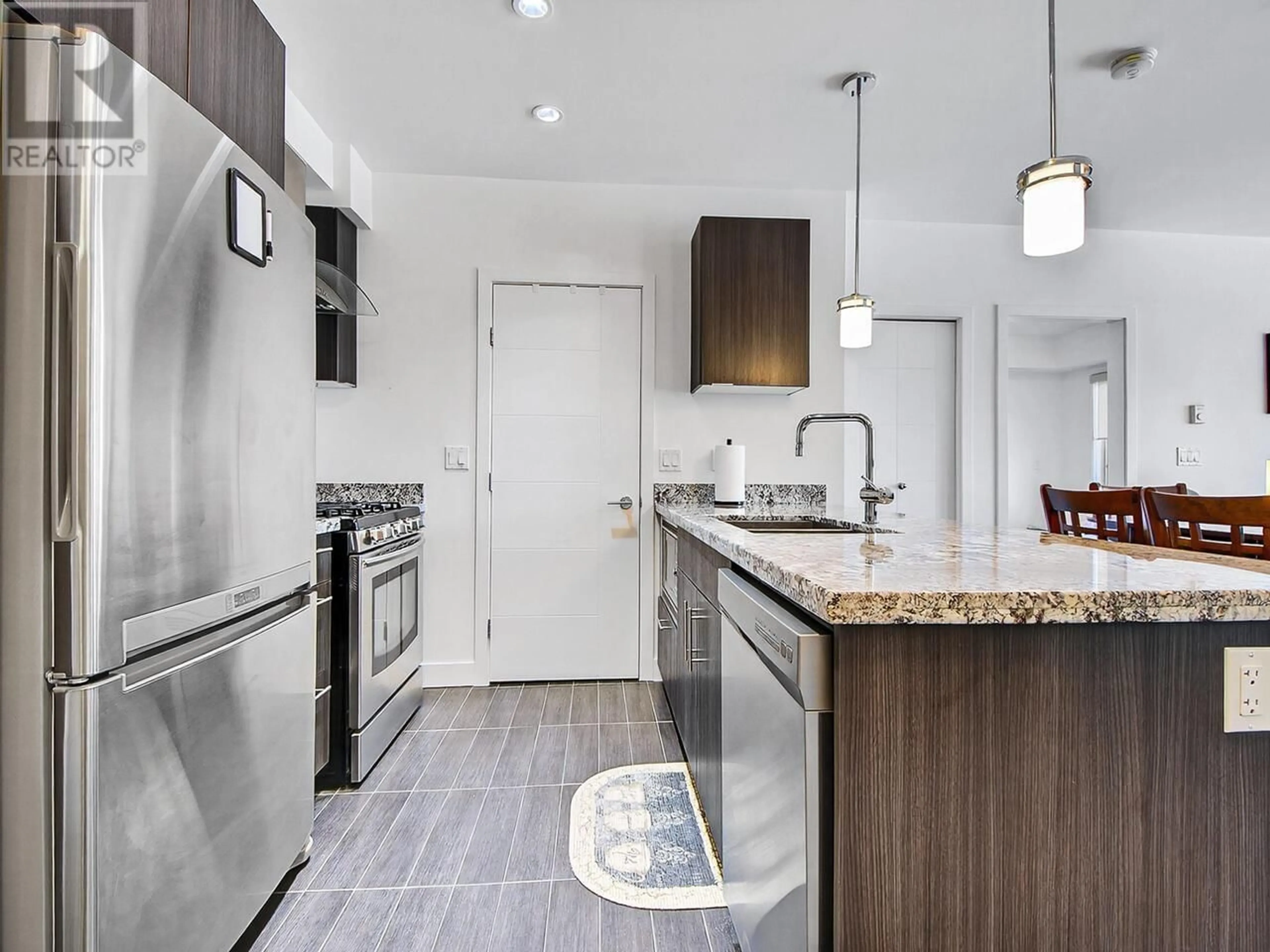 Open concept kitchen, unknown for 303 - 5688 HASTINGS STREET, Burnaby British Columbia V5B1R4