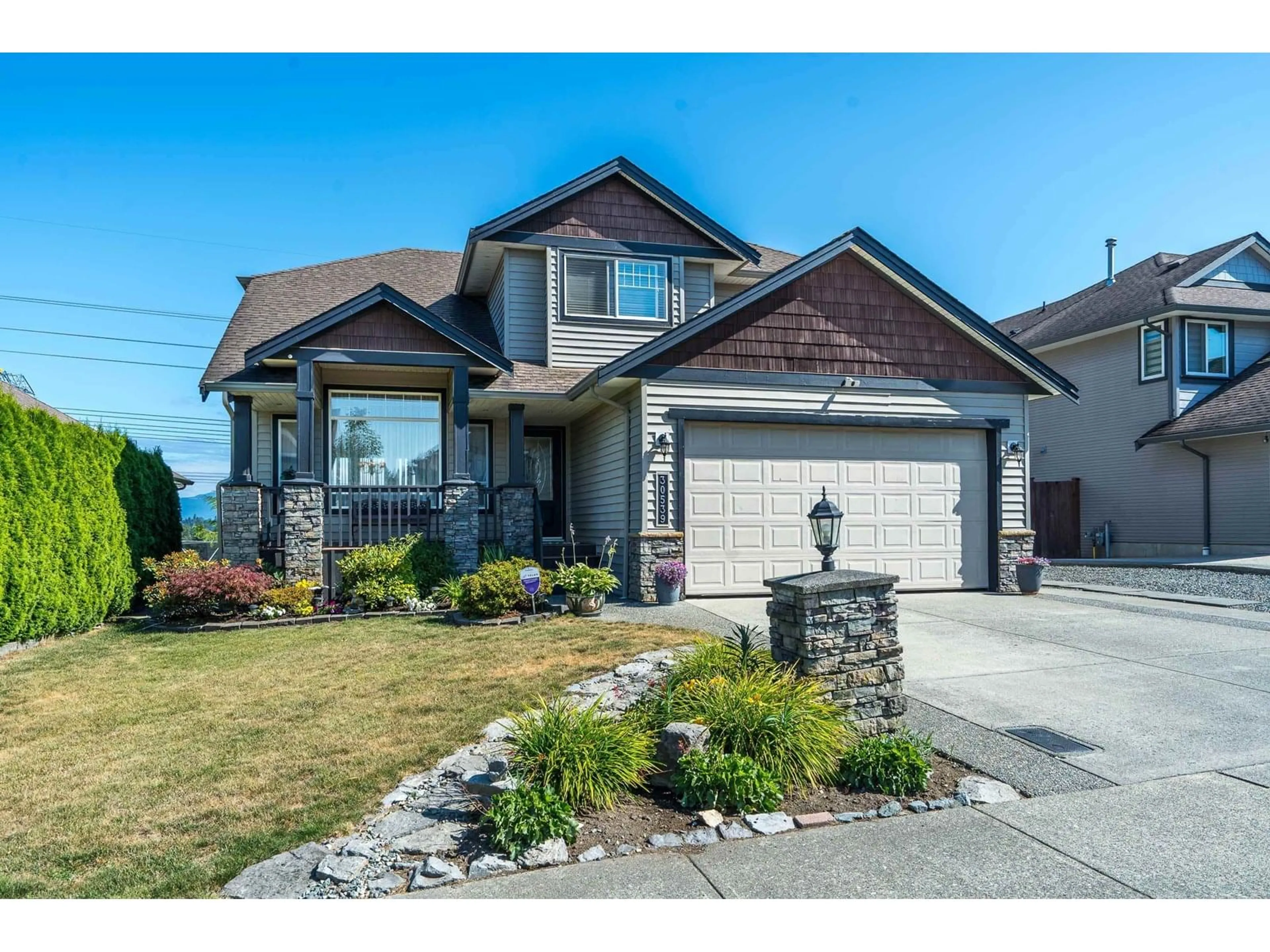 Home with vinyl exterior material, street for 30539 NORTHRIDGE, Abbotsford British Columbia V2T6X7