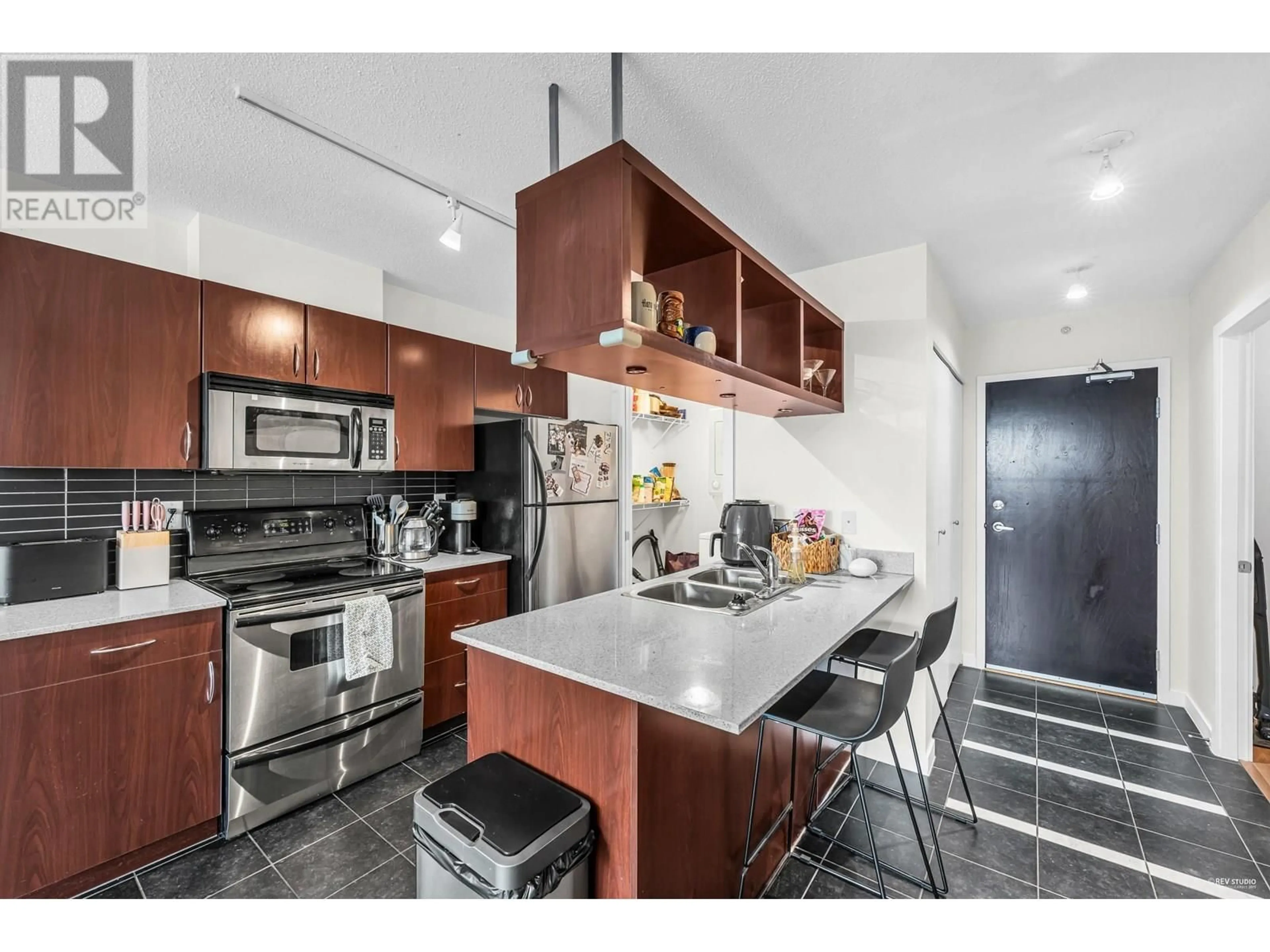 Open concept kitchen, ceramic/tile floor for 1609 - 938 SMITHE STREET, Vancouver British Columbia V6Z3H8