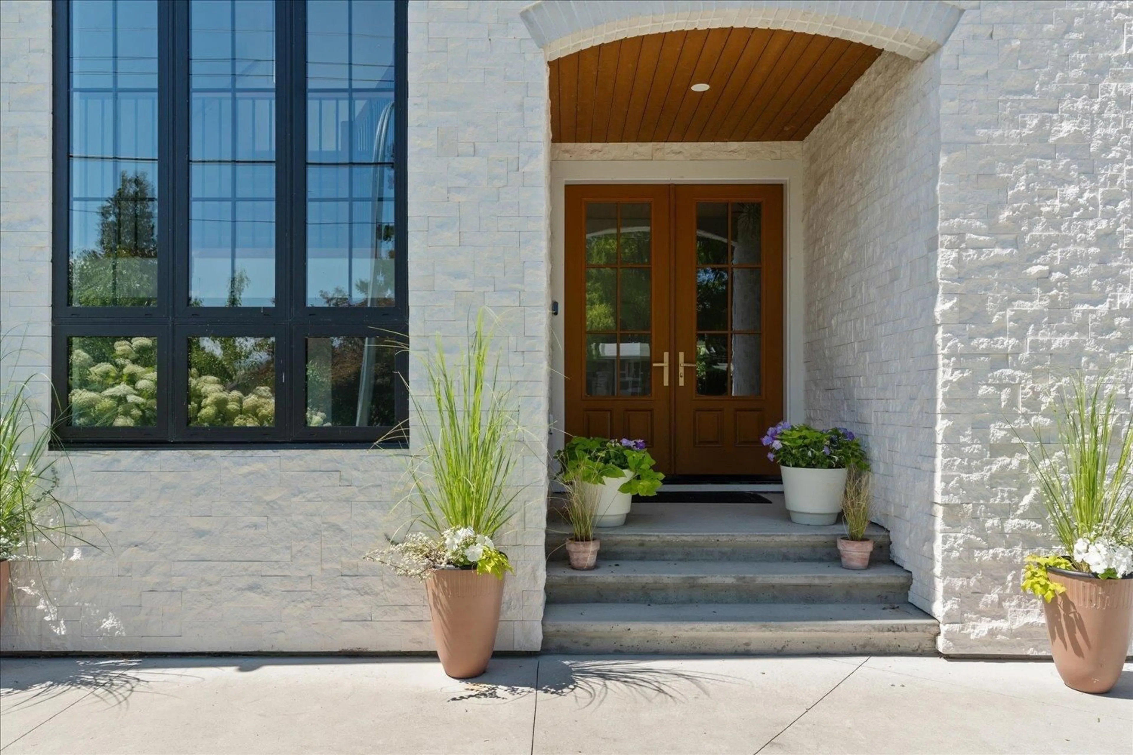 Indoor entryway for 6967 CENTENNIAL DRIVE, Chilliwack British Columbia V2R1J7