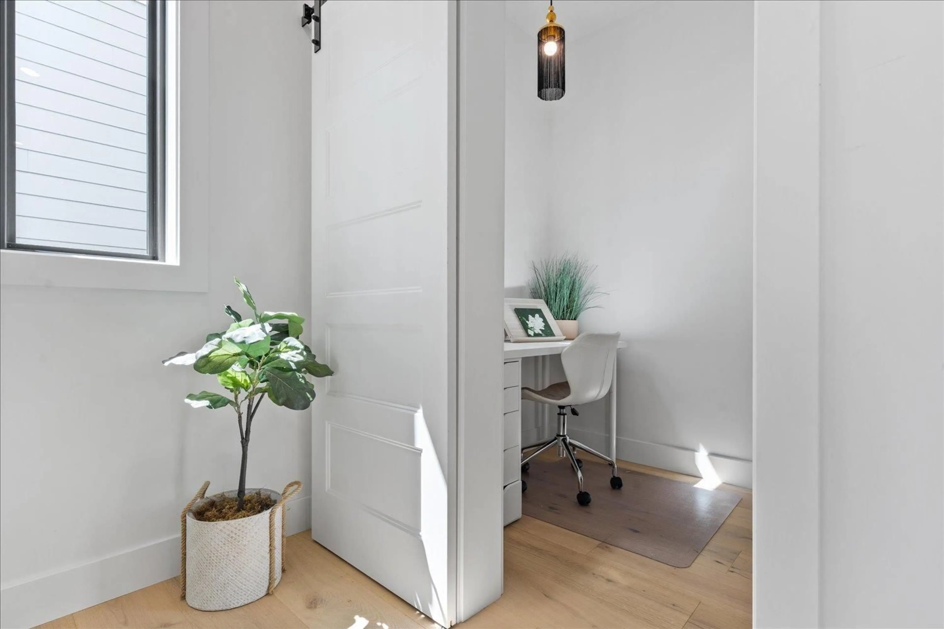 Indoor entryway for 6967 CENTENNIAL DRIVE, Chilliwack British Columbia V2R1J7