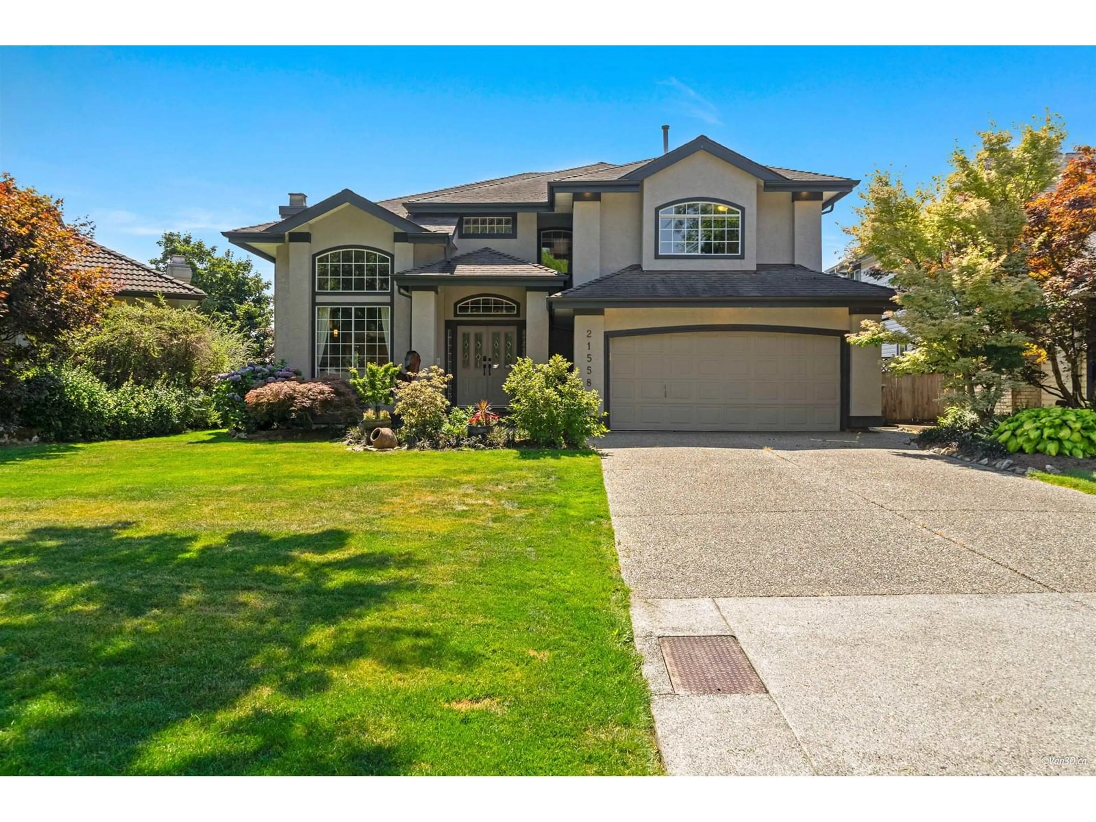 Home with vinyl exterior material, street for 21558 84B, Langley British Columbia V1M2M1