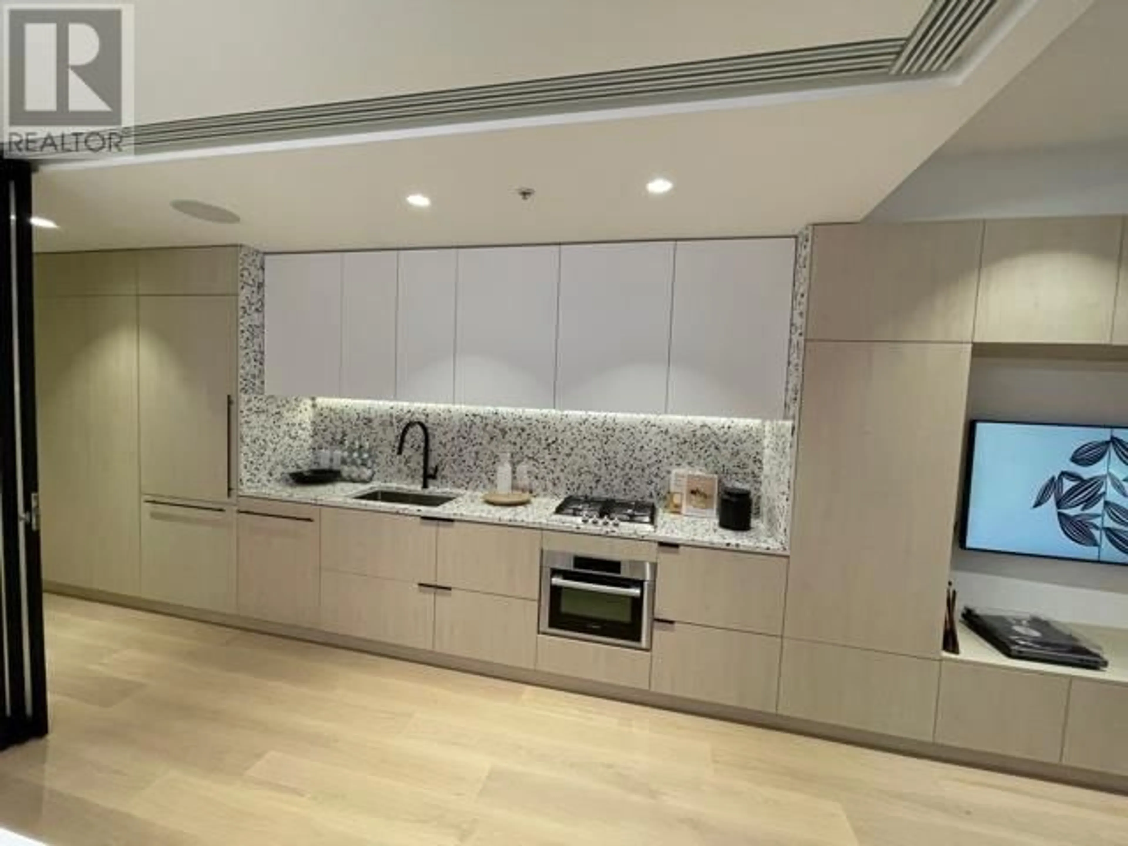 Contemporary kitchen, ceramic/tile floor for 513 - 471 BROADWAY, Vancouver British Columbia V6T1W9
