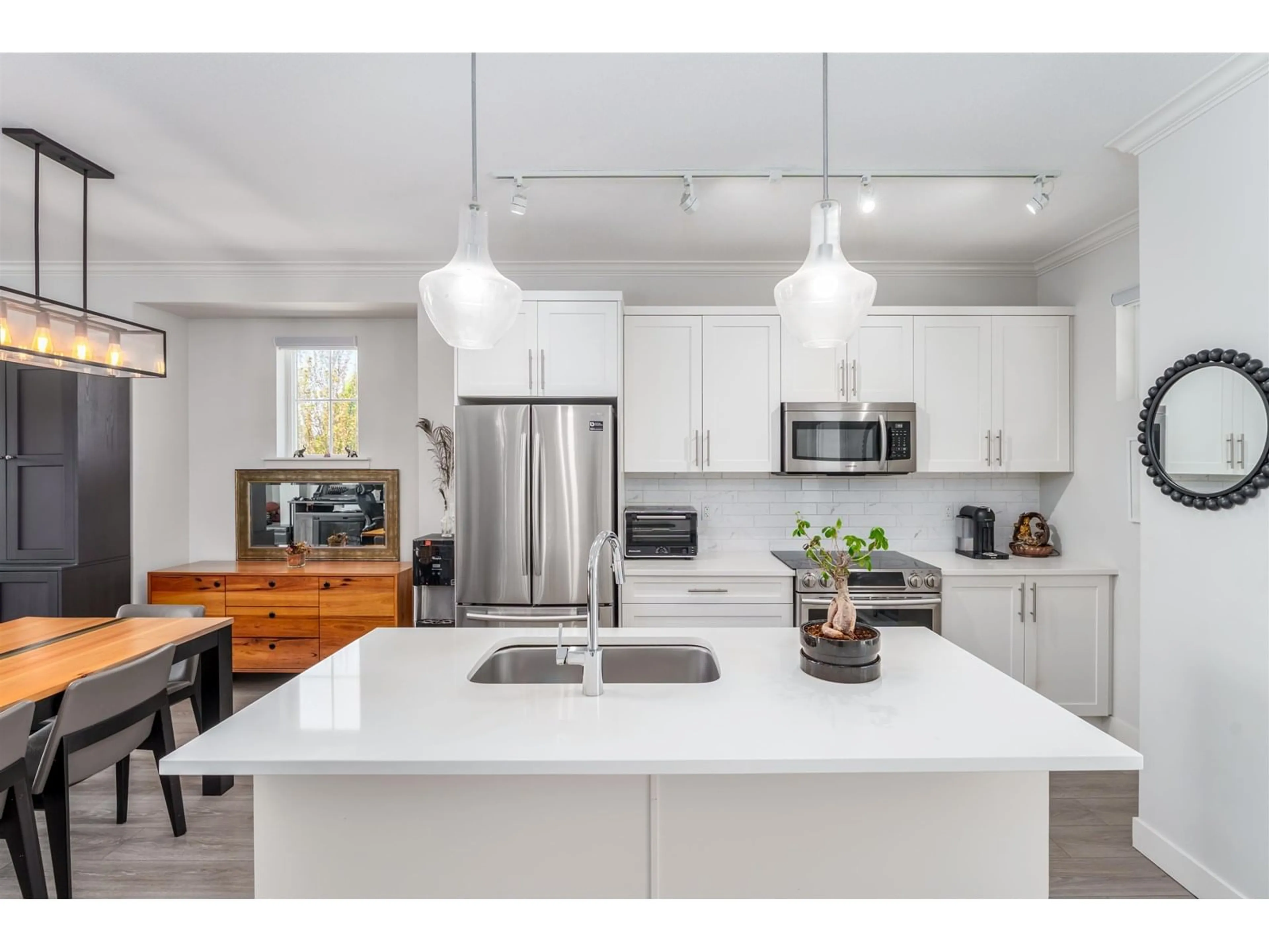 Open concept kitchen, unknown for 107 - 6030 142, Surrey British Columbia V3X0J5