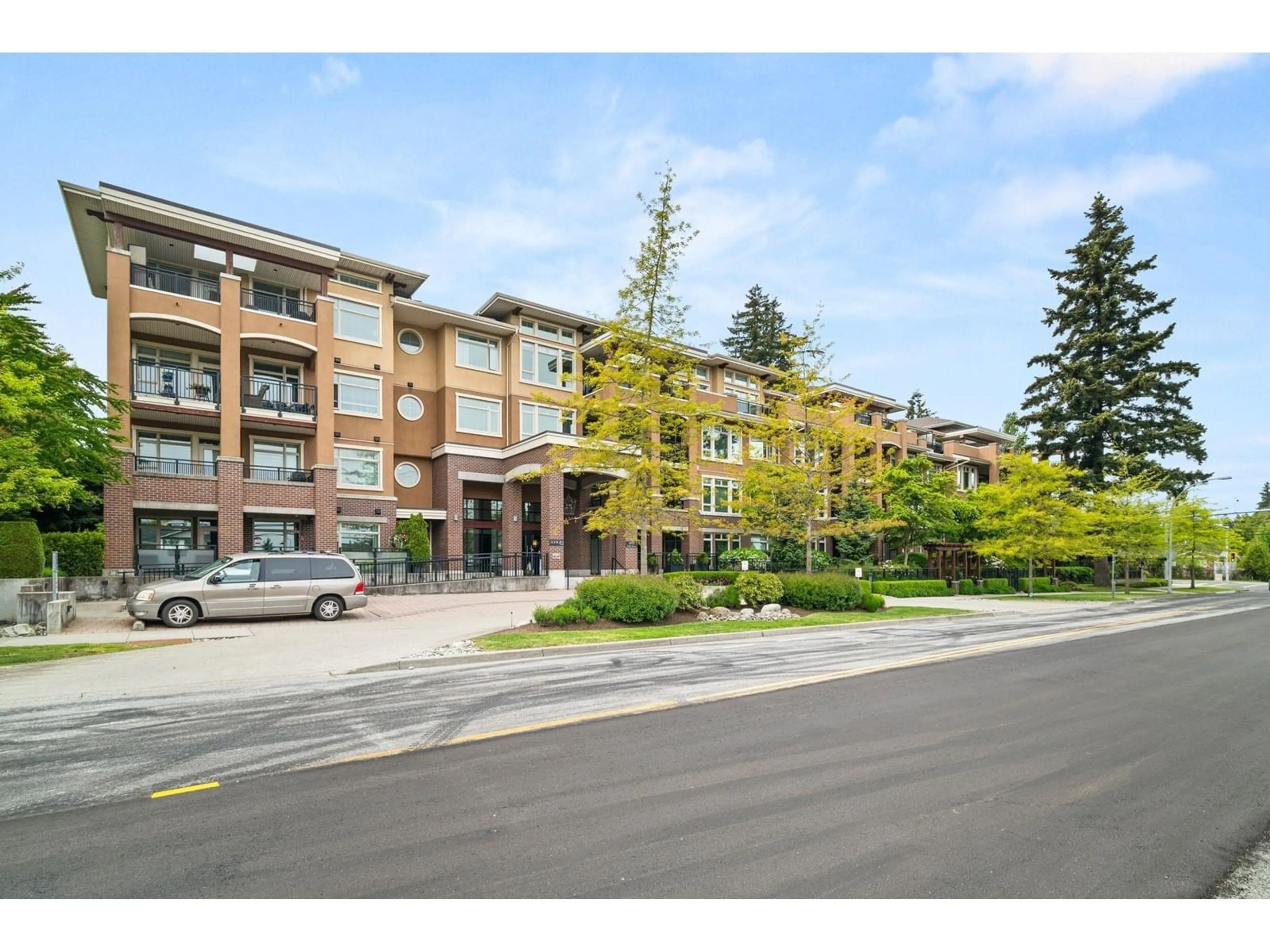 Patio, street for 203 - 1975 154, Surrey British Columbia V4A4S2