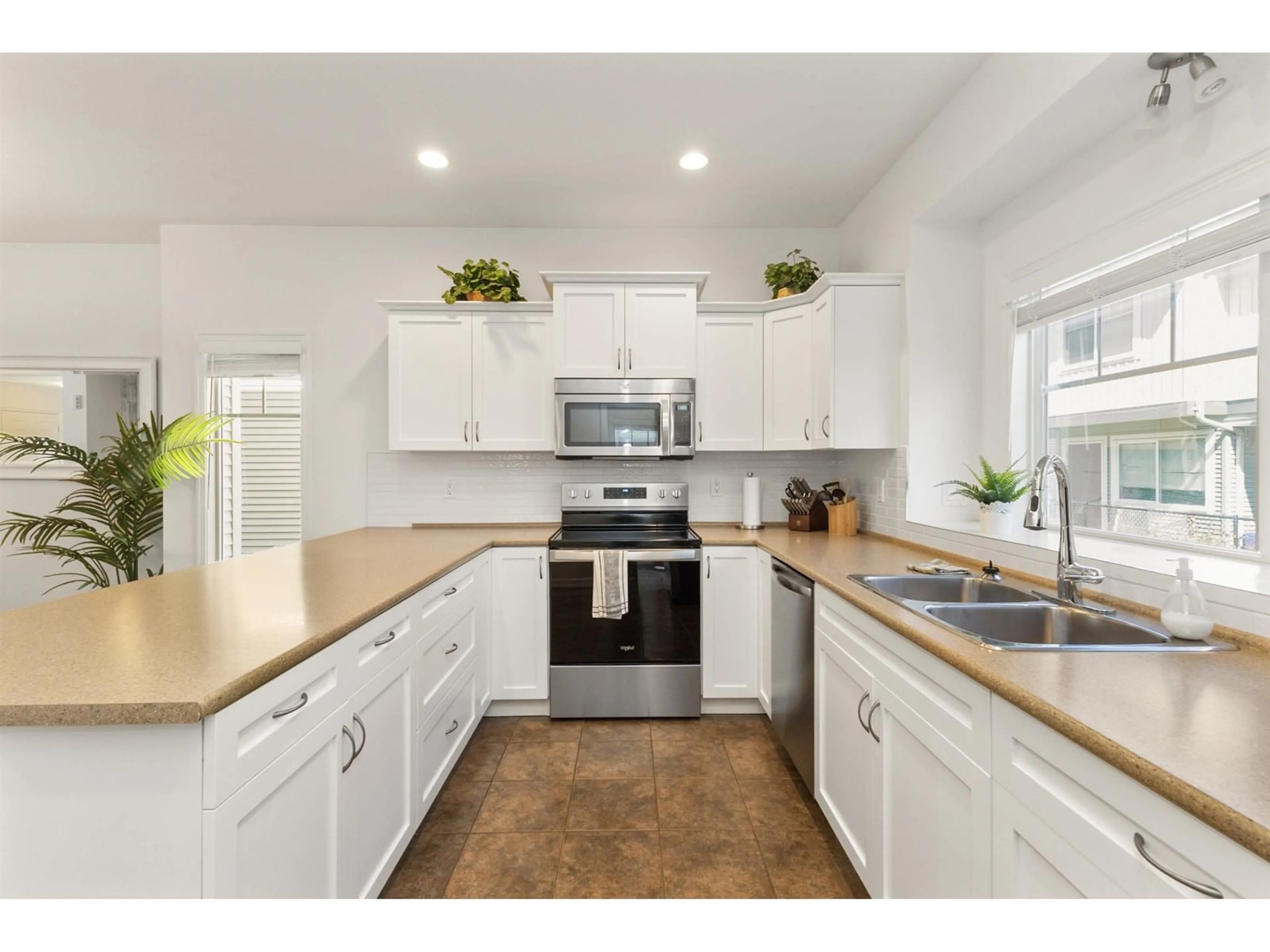 Open concept kitchen, unknown for 21 - 45450 SHAWNIGAN CRESCENT, Chilliwack British Columbia V2R0B8