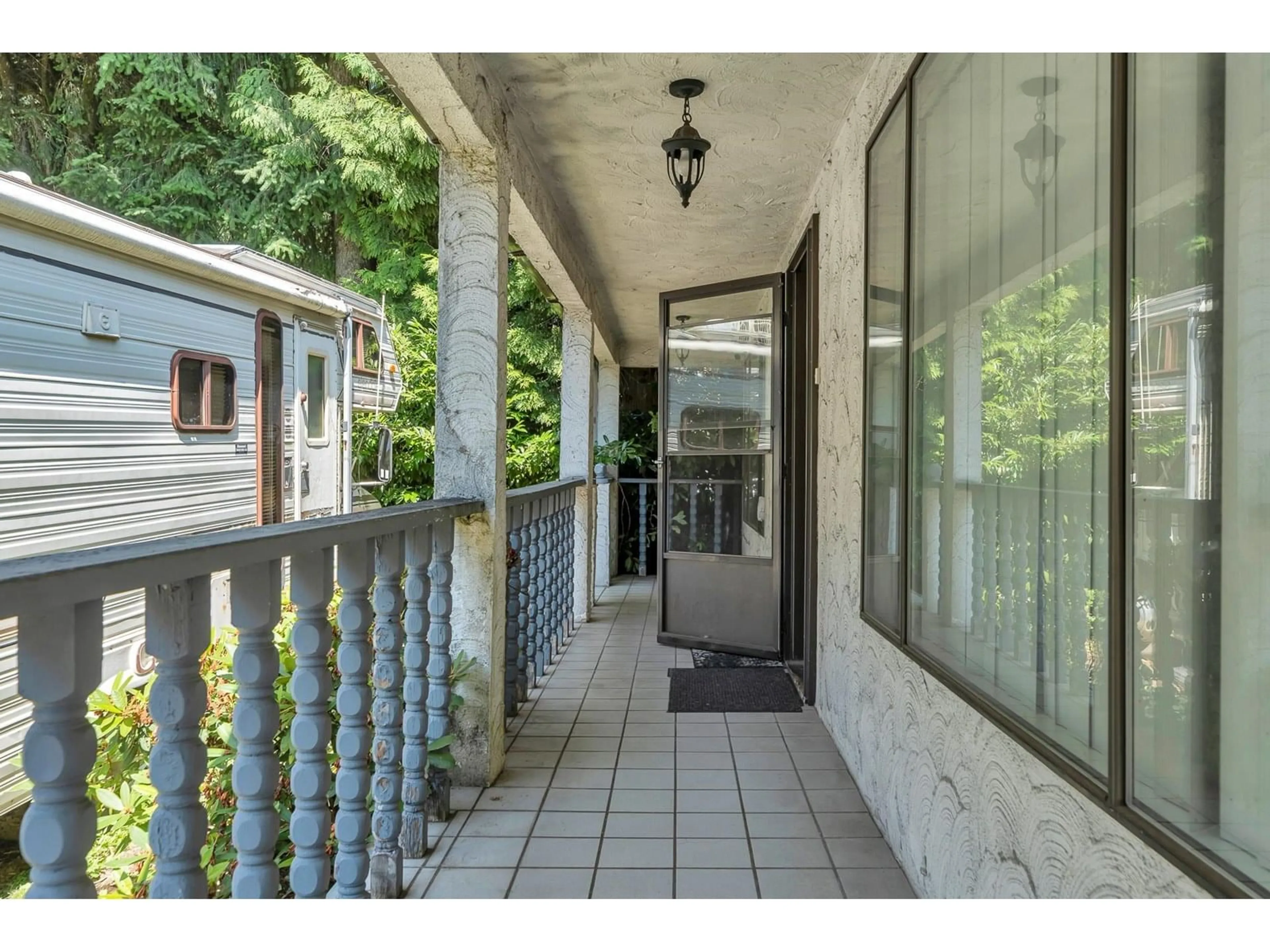Patio, street for 9286 148, Surrey British Columbia V3R3W8