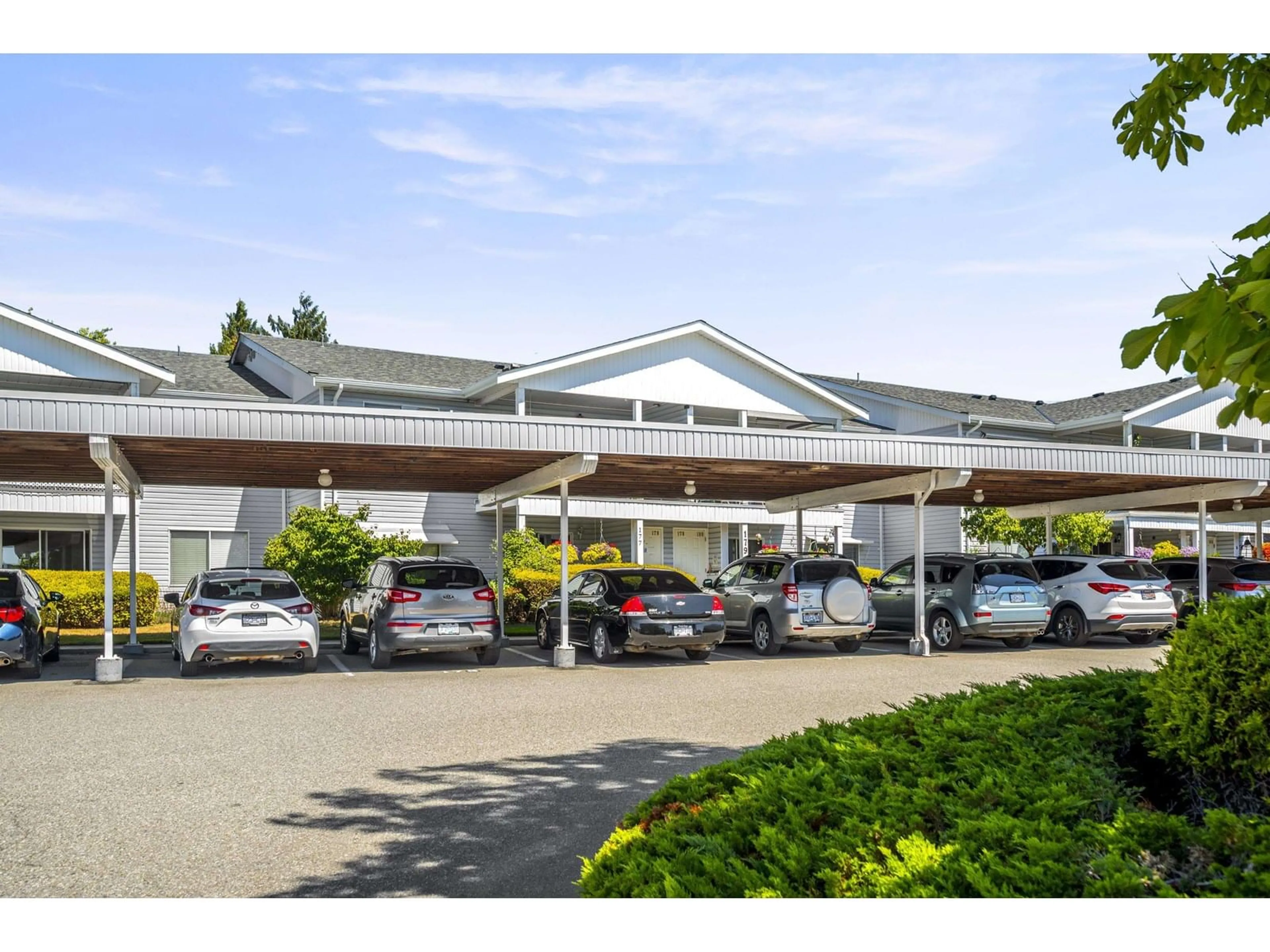 Indoor foyer for 178 - 32691 GARIBALDI, Abbotsford British Columbia V2T5T7