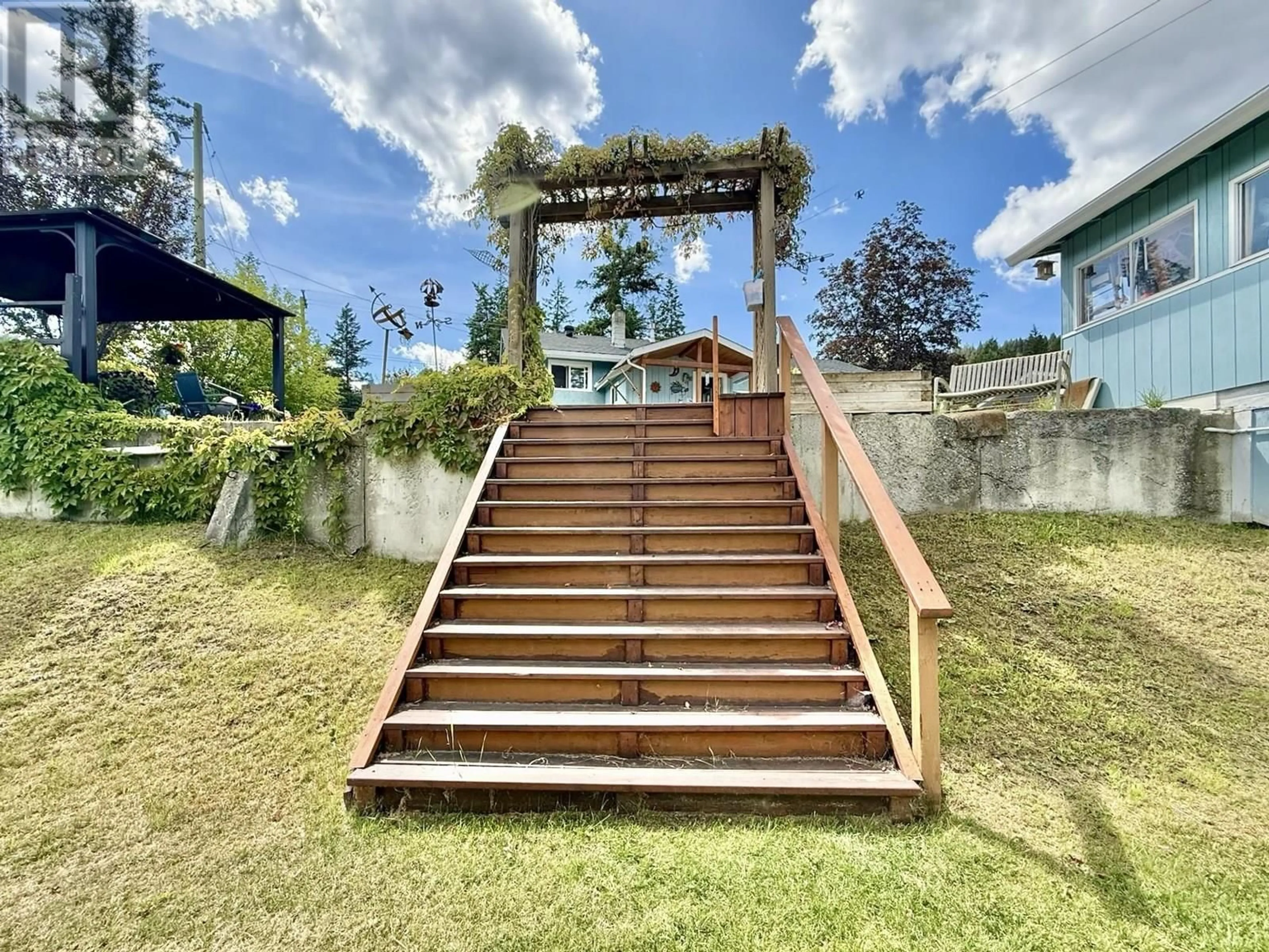 Stairs for 644 HODGSON ROAD, Williams Lake British Columbia V2G3P9