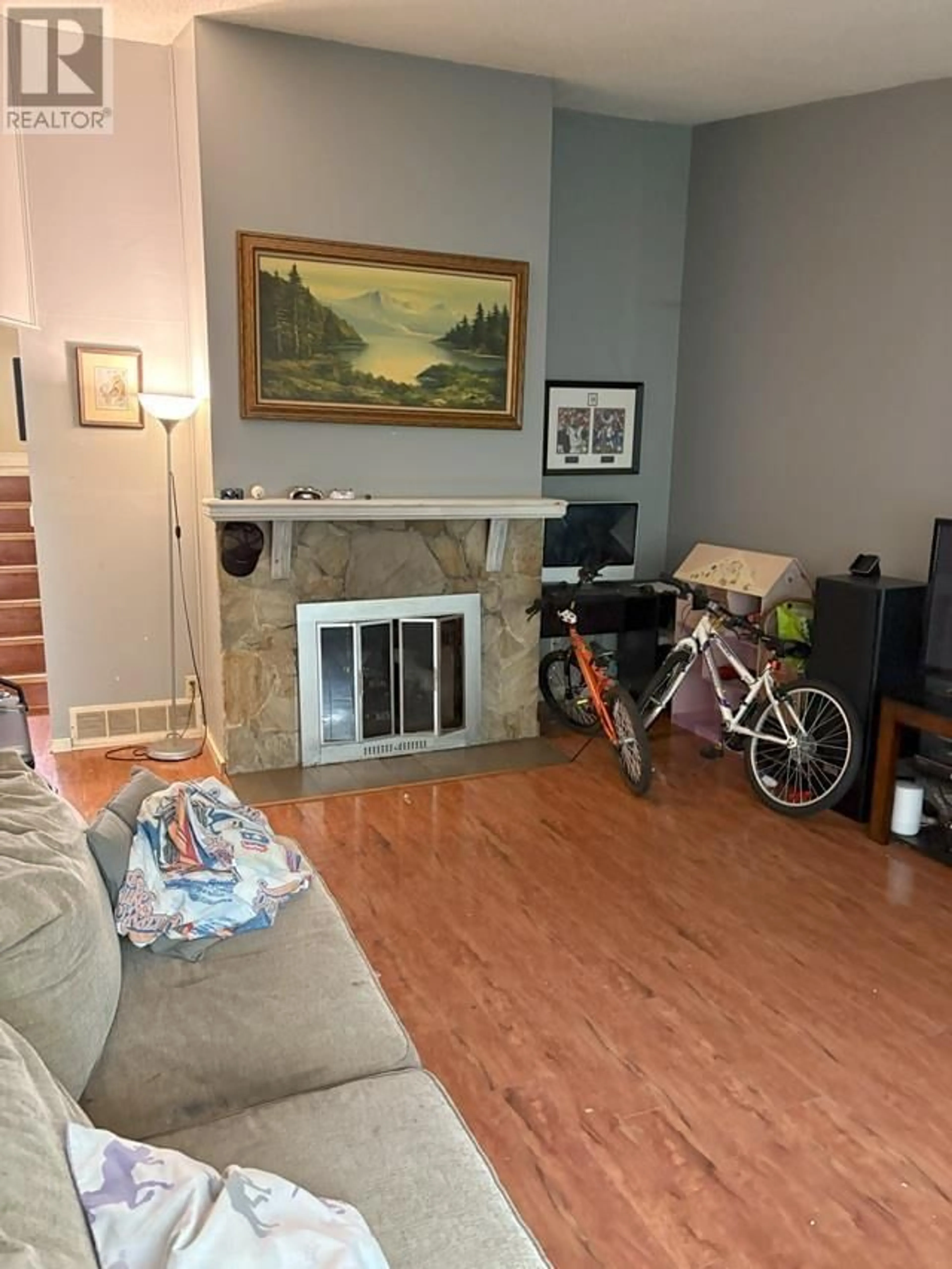 Living room with furniture, unknown for 19753 WILDCREST AVENUE, Pitt Meadows British Columbia V3Y1M3