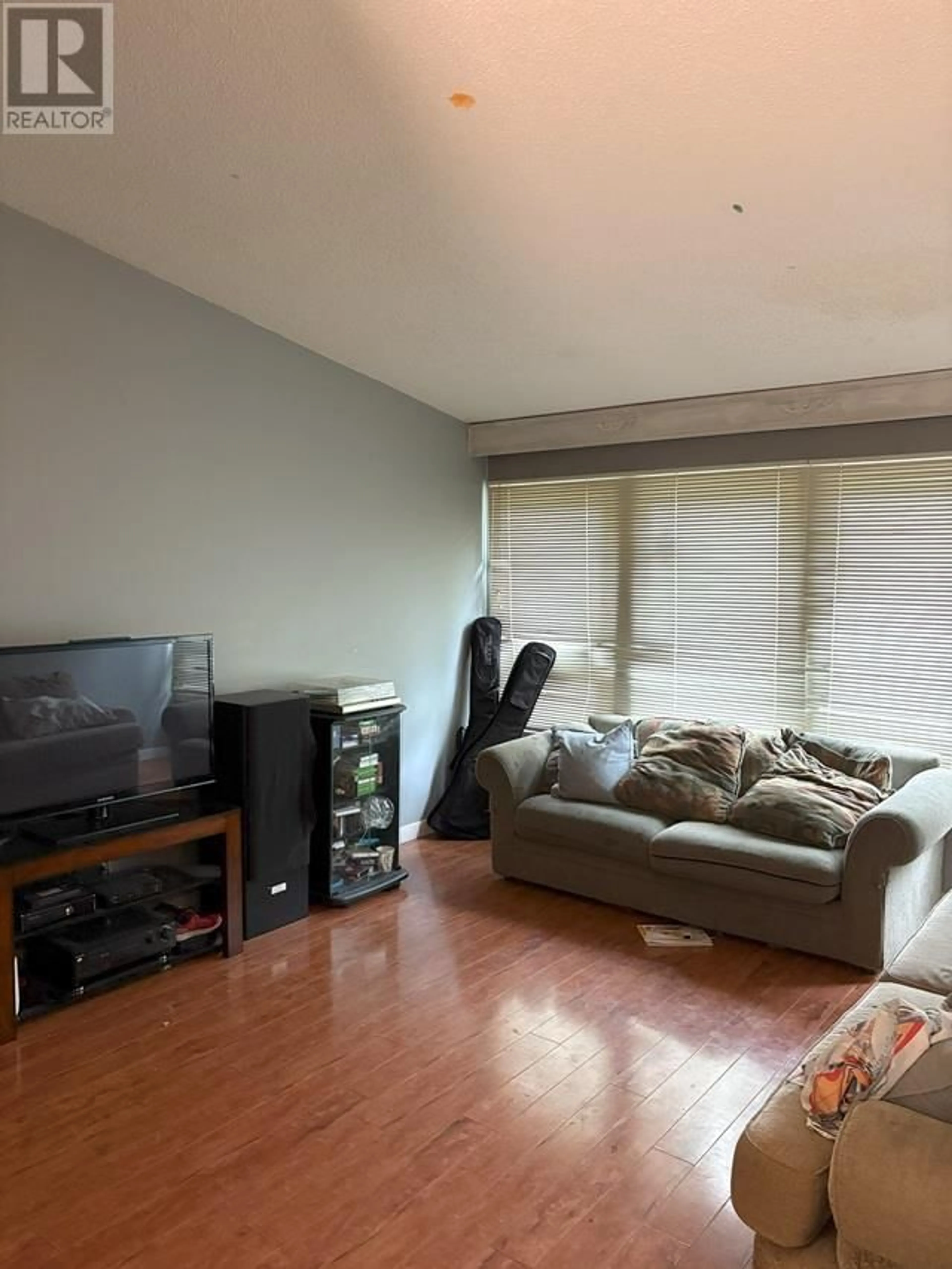 Living room with furniture, unknown for 19753 WILDCREST AVENUE, Pitt Meadows British Columbia V3Y1M3