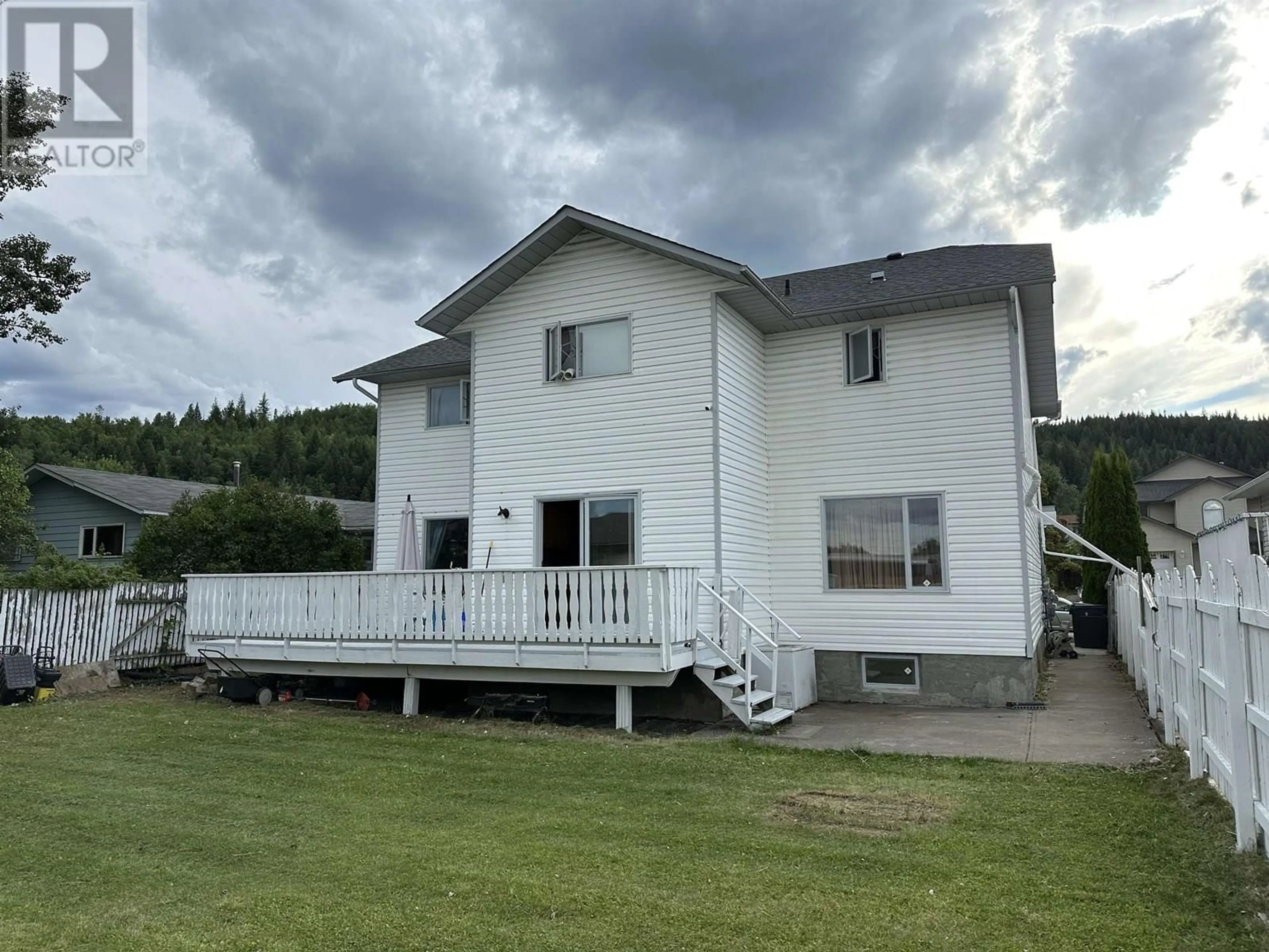 A pic from outside/outdoor area/front of a property/back of a property/a pic from drone, building for 2916 WAYNE STREET, Prince George British Columbia V2N4M8