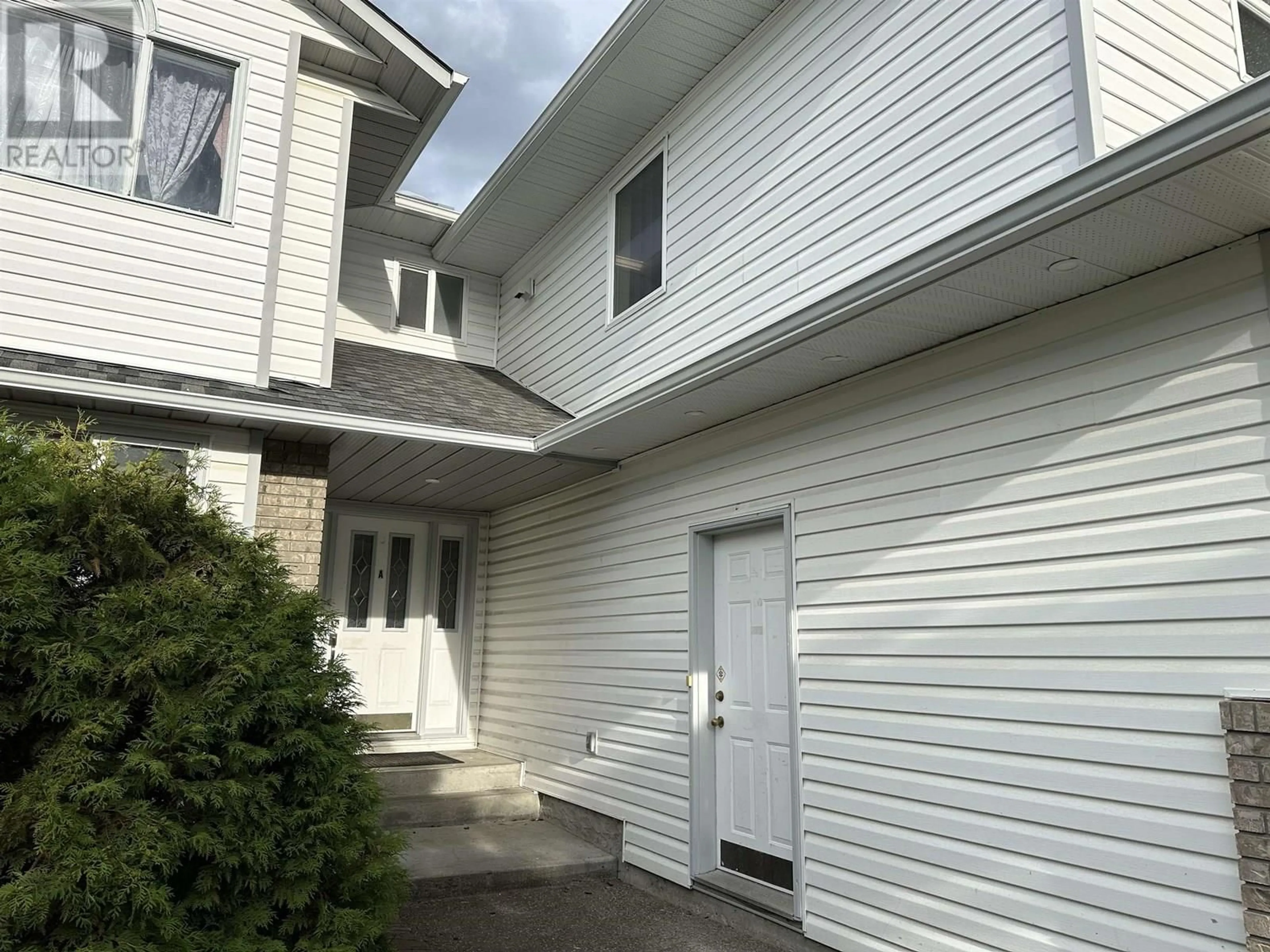 Home with vinyl exterior material, street for 2916 WAYNE STREET, Prince George British Columbia V2N4M8