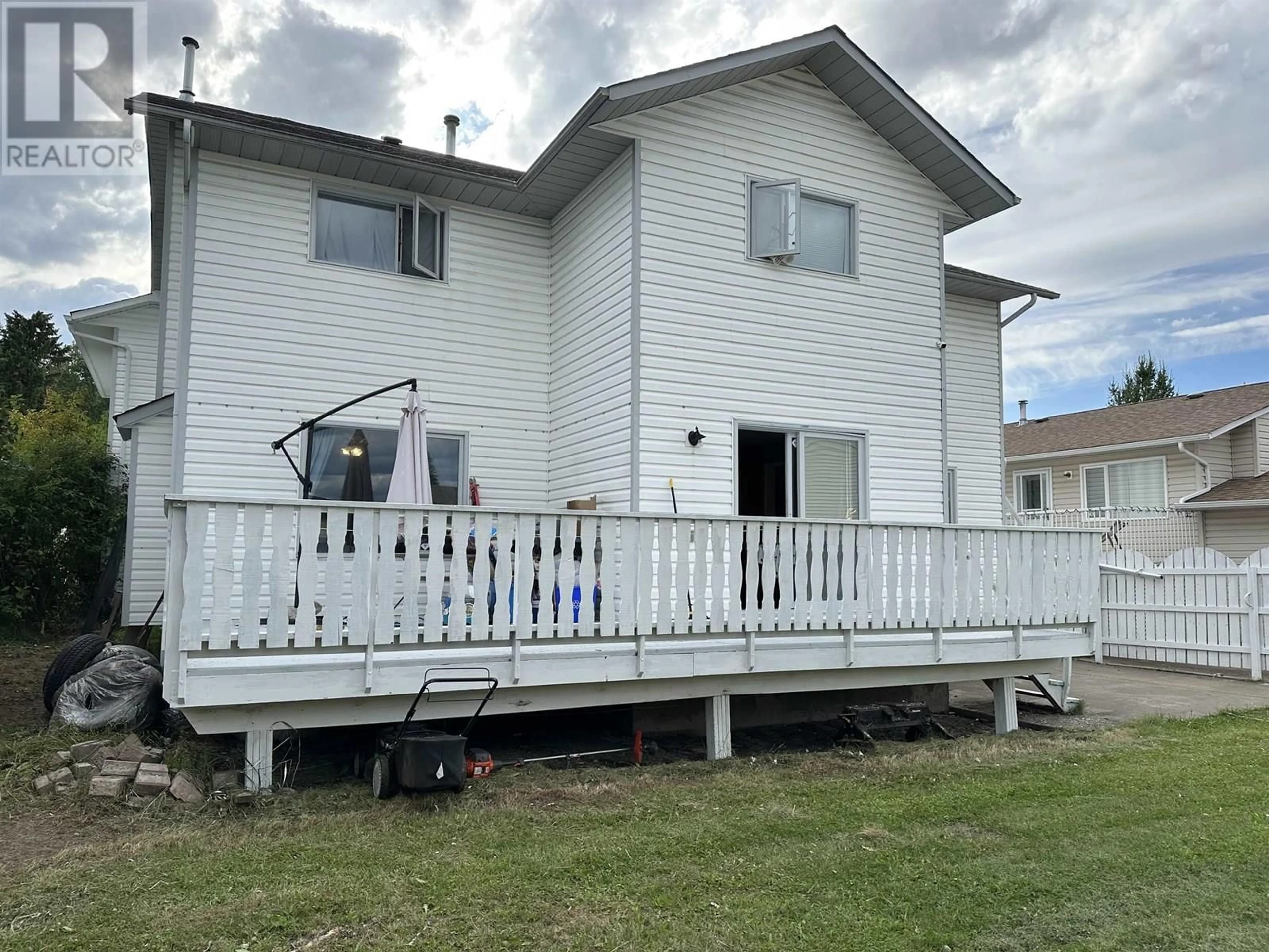 A pic from outside/outdoor area/front of a property/back of a property/a pic from drone, building for 2916 WAYNE STREET, Prince George British Columbia V2N4M8