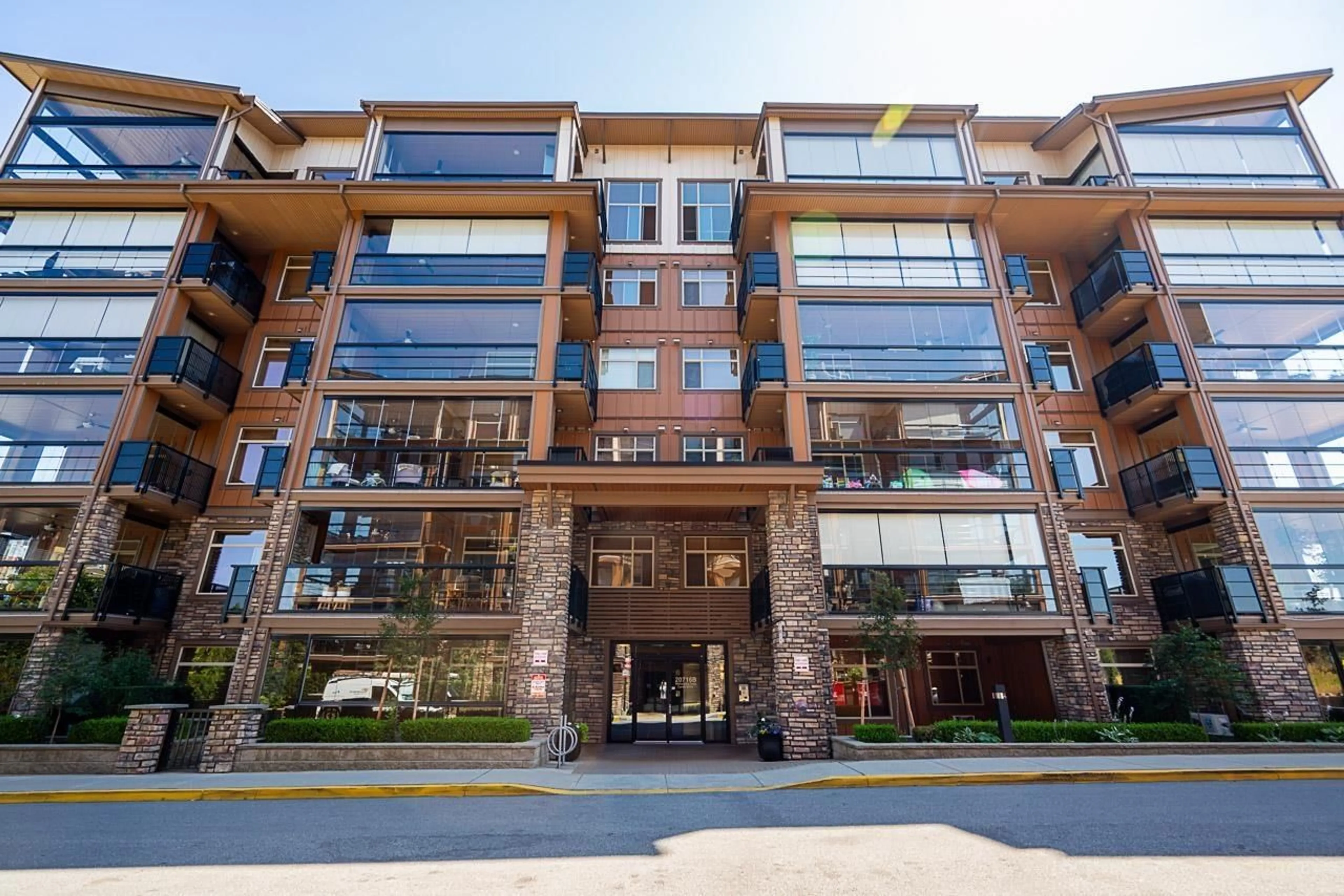 Indoor foyer for B324 - 20716 WILLOUGHBY TOWN CENTRE, Langley British Columbia V2Y3J8