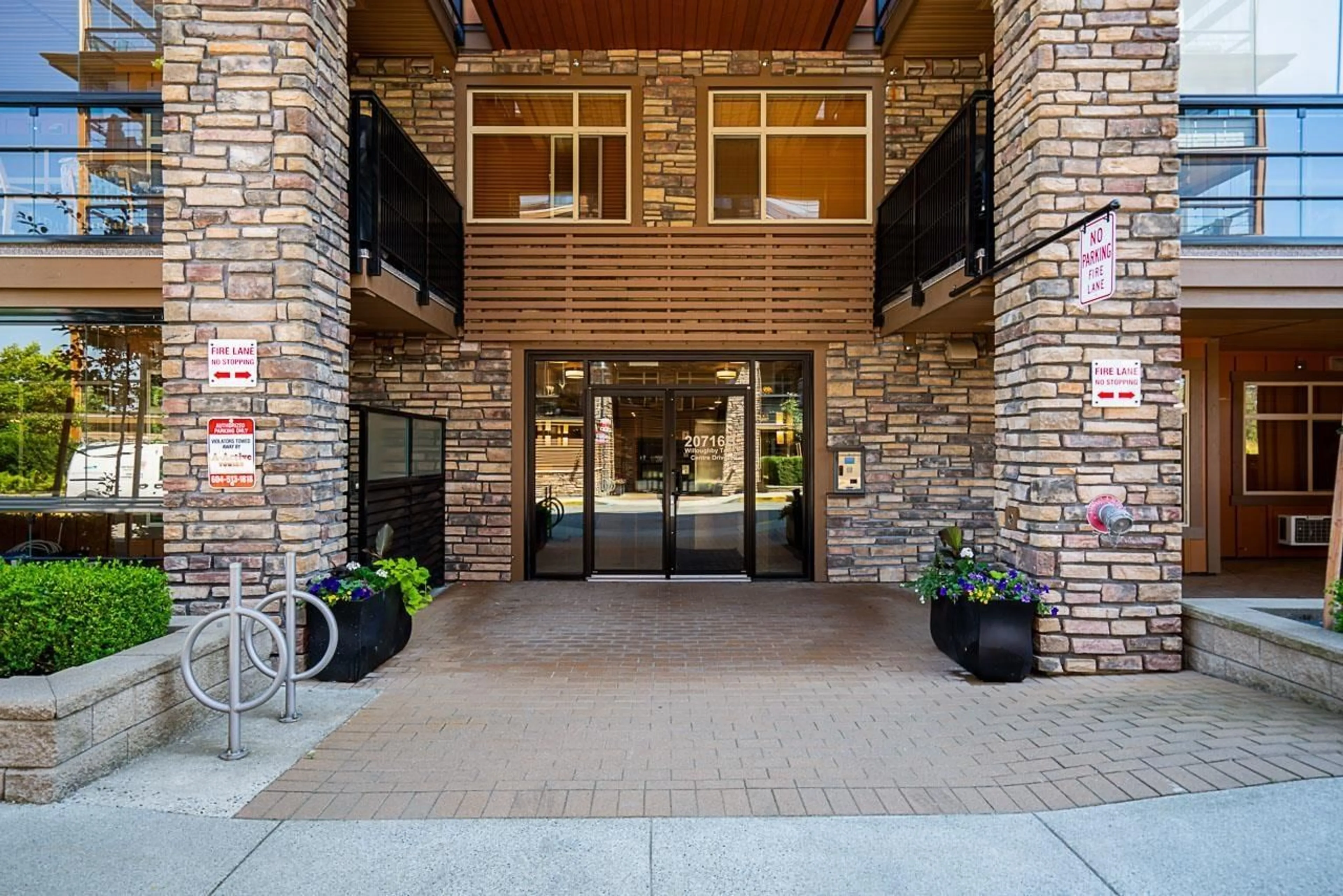 Indoor foyer for B324 - 20716 WILLOUGHBY TOWN CENTRE, Langley British Columbia V2Y3J8