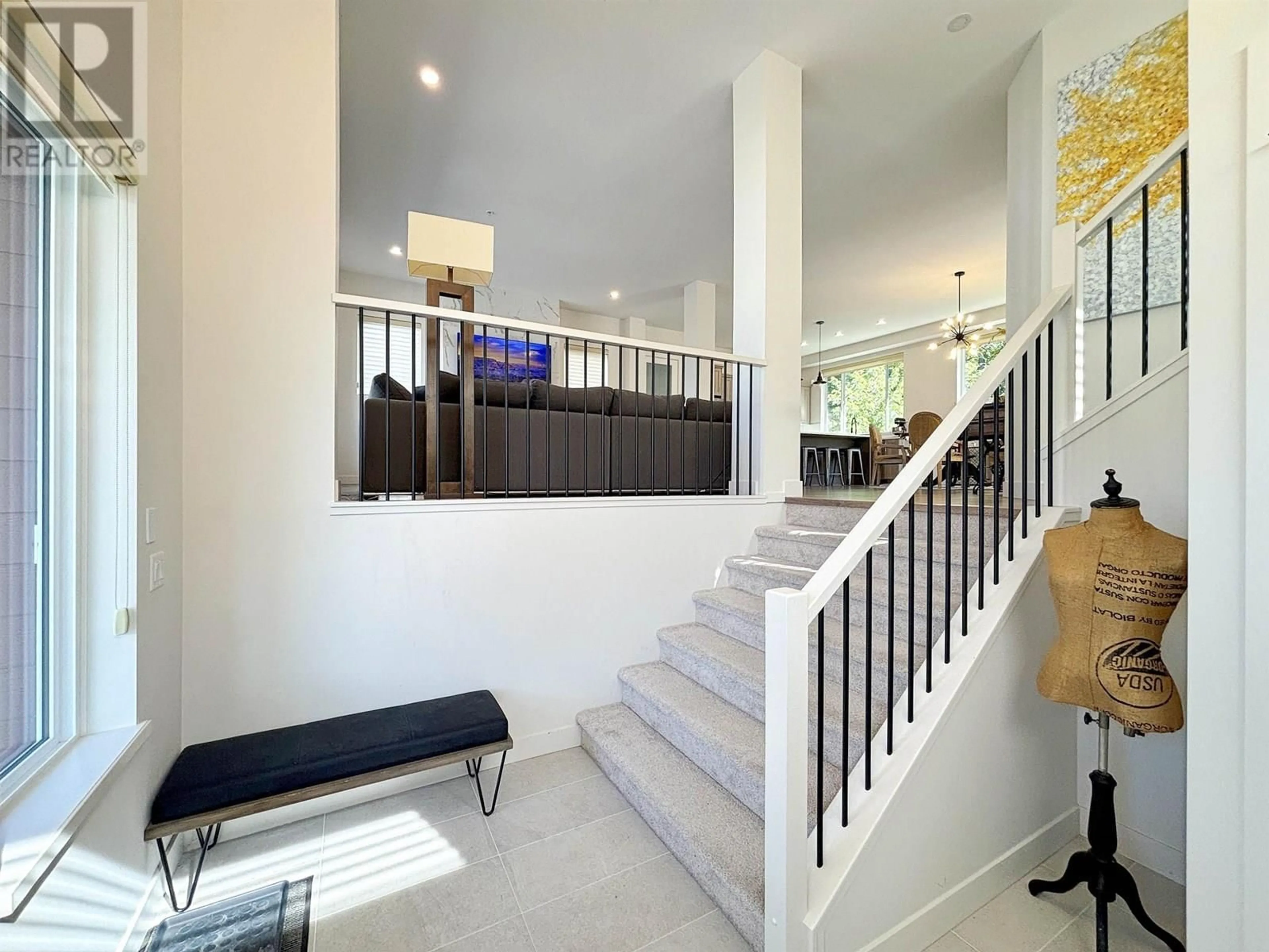 Indoor foyer for 14033 230 STREET, Maple Ridge British Columbia V4R0G9