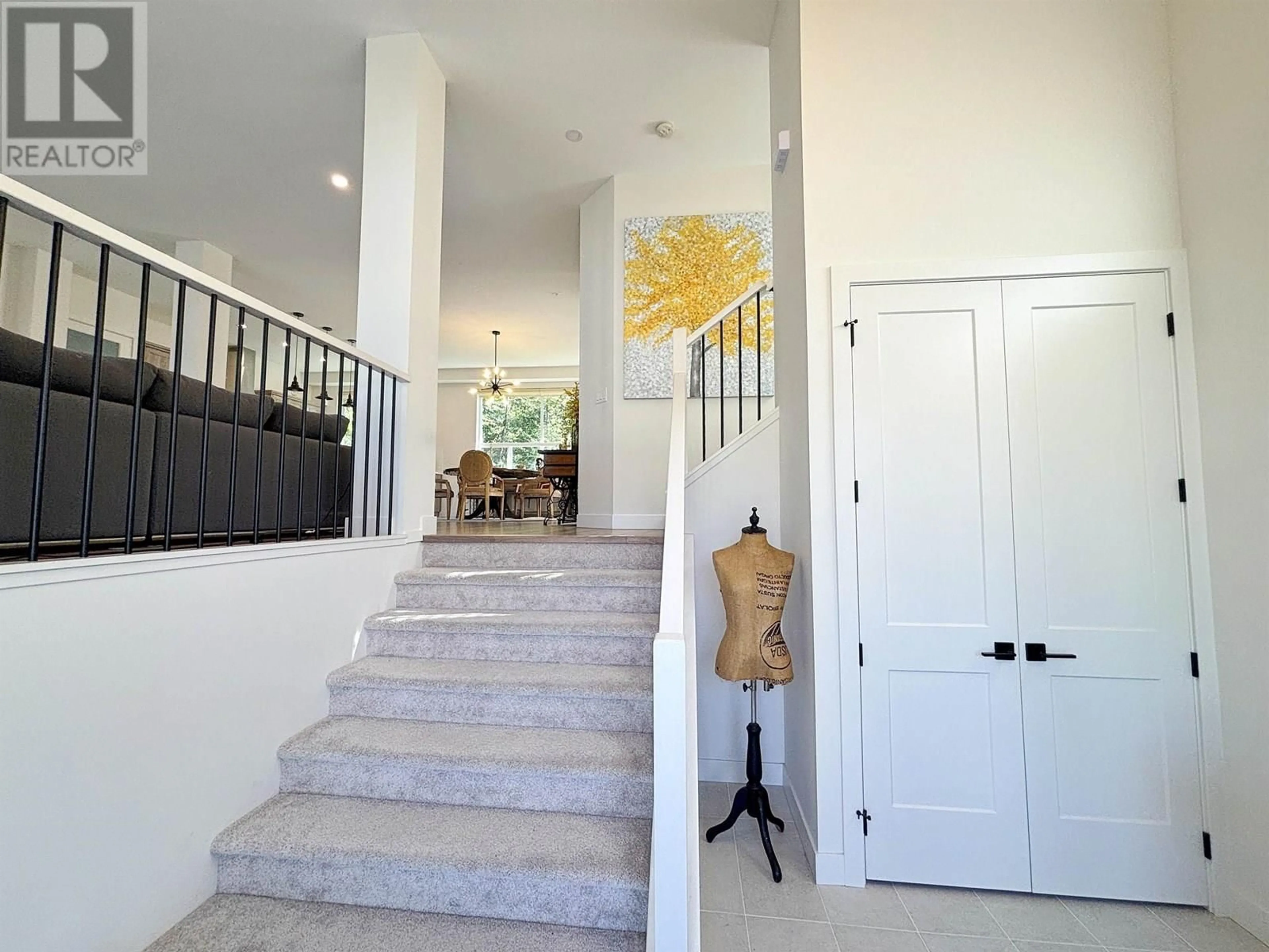 Indoor foyer for 14033 230 STREET, Maple Ridge British Columbia V4R0G9