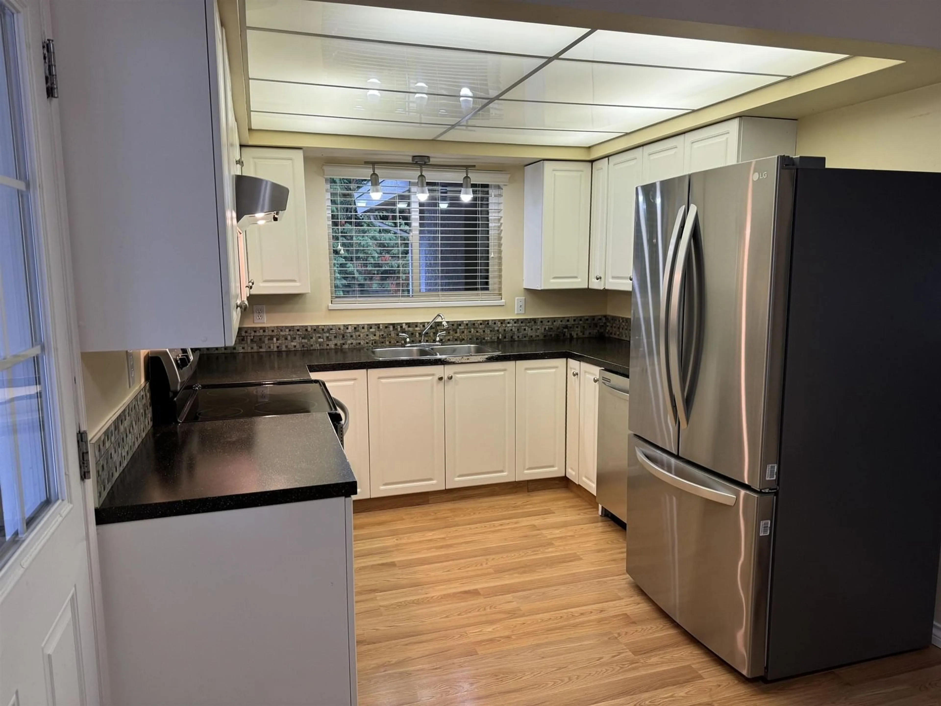 Standard kitchen, unknown for 10834 84, Delta British Columbia V4C2L4