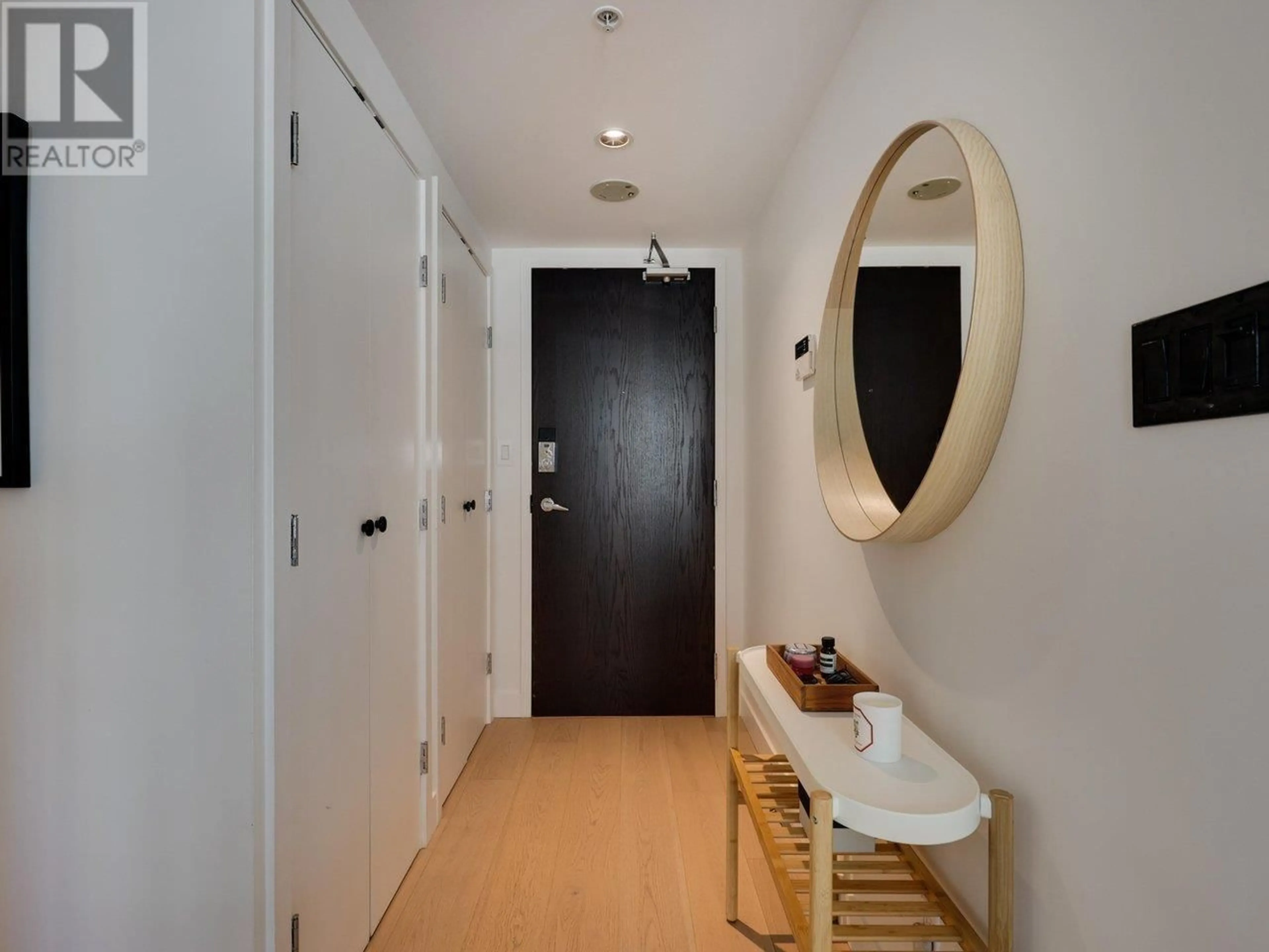 Indoor entryway for 1505 - 1055 HOMER STREET, Vancouver British Columbia V6B1G3