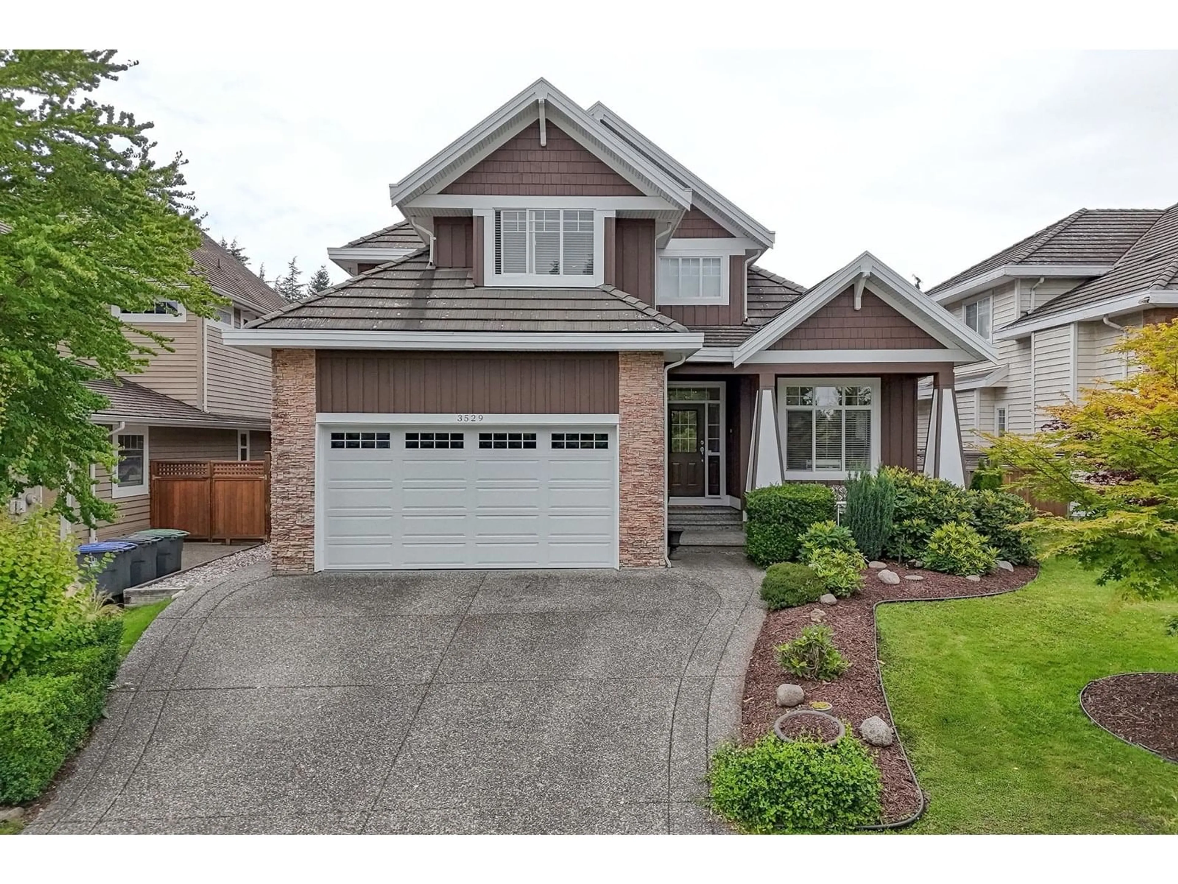 Home with vinyl exterior material, street for 3529 156A, Surrey British Columbia V4P3J4