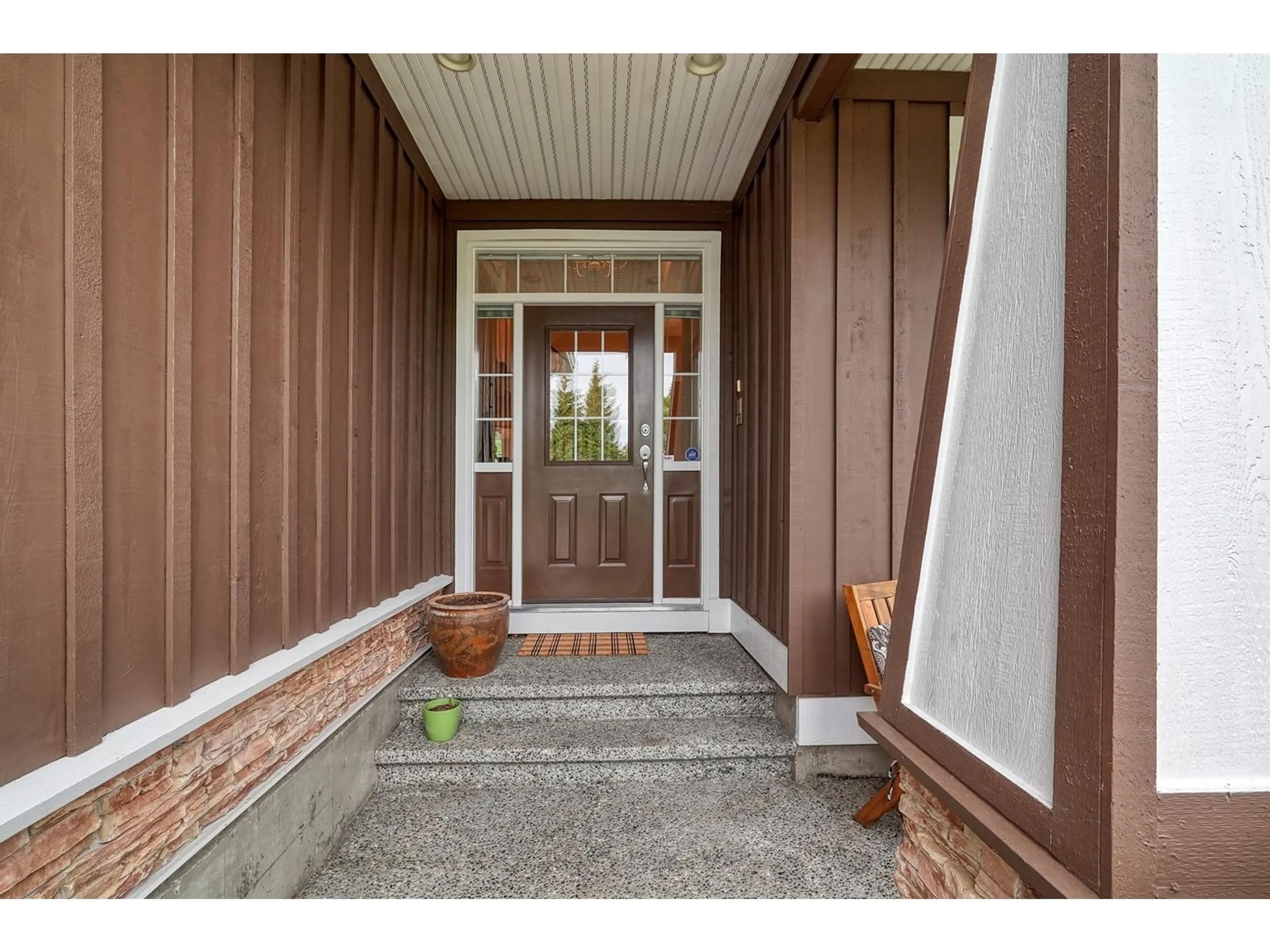 Indoor entryway for 3529 156A, Surrey British Columbia V4P3J4