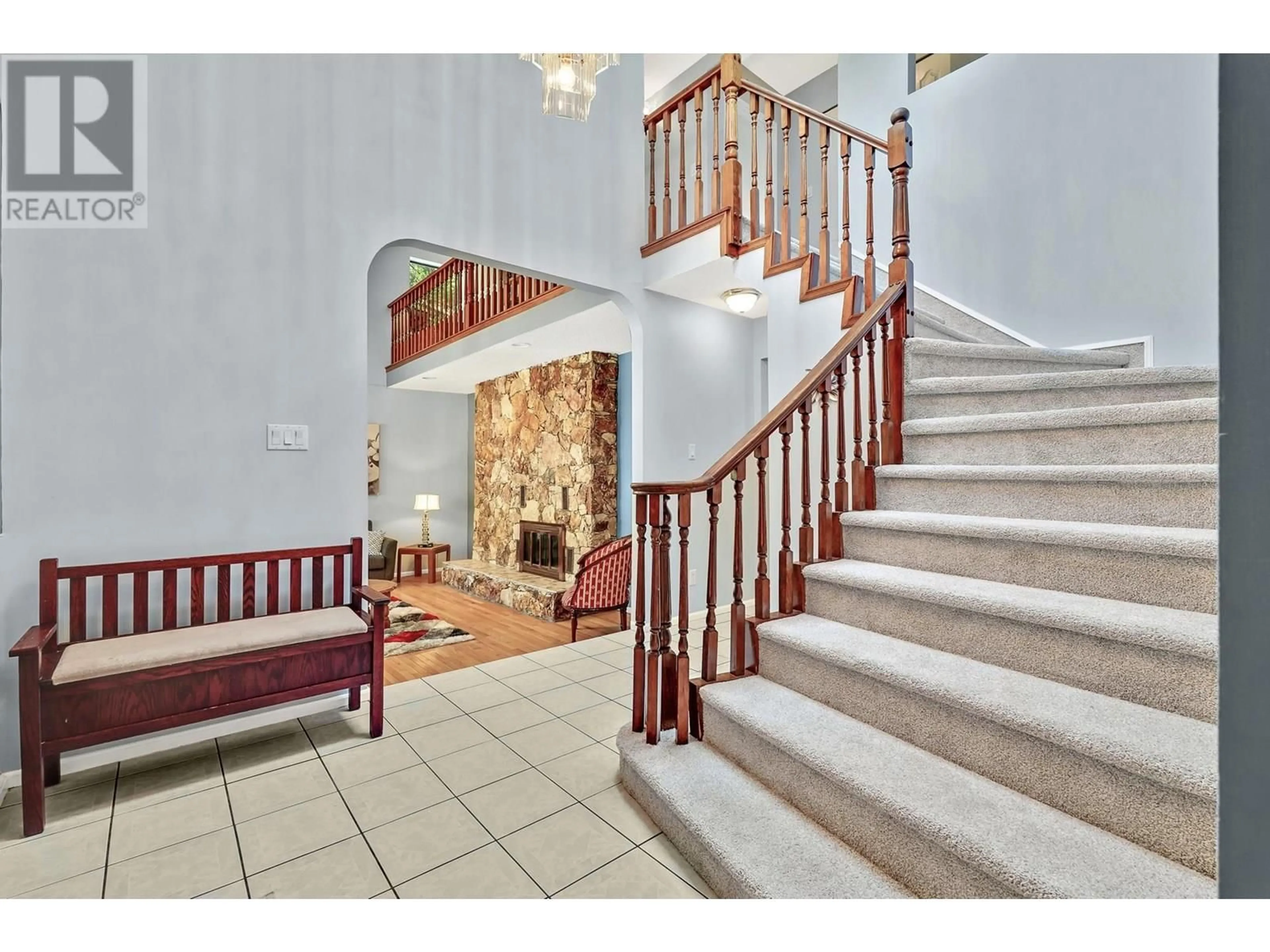 Indoor foyer for 24240 113 AVENUE, Maple Ridge British Columbia V2W1H5