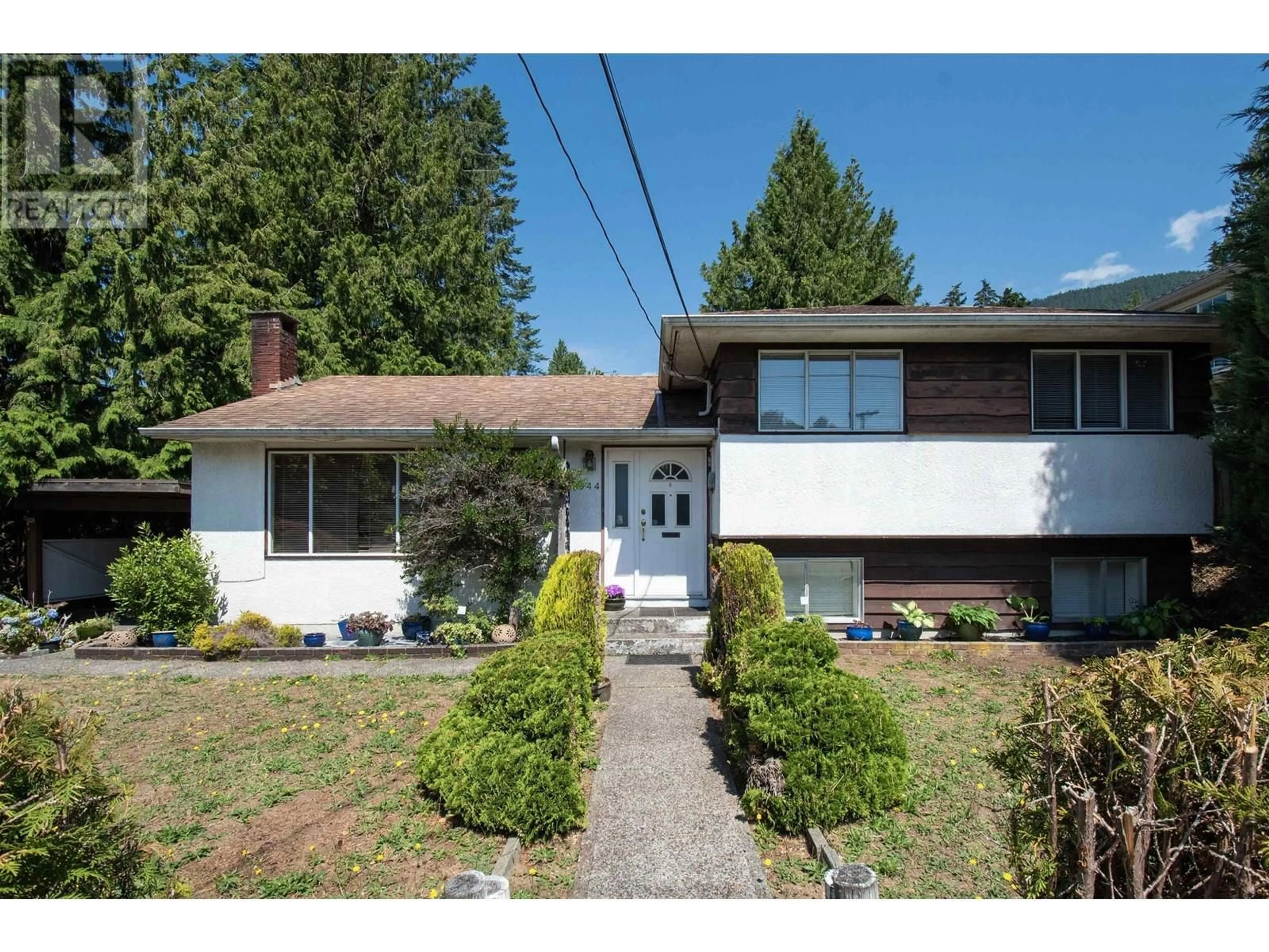Home with vinyl exterior material, street for 944 HANDSWORTH ROAD, North Vancouver British Columbia V7R2A3