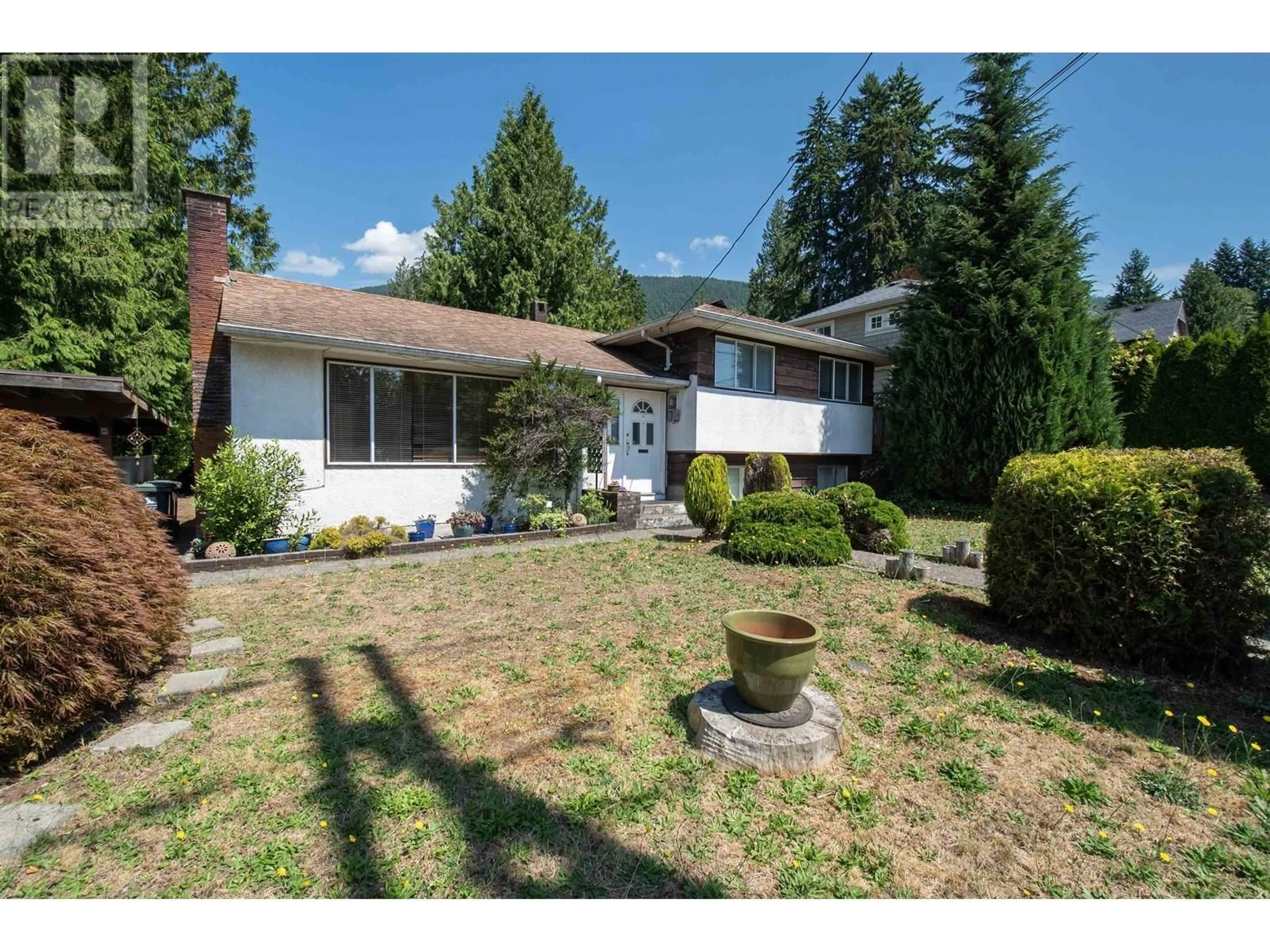 Unknown for 944 HANDSWORTH ROAD, North Vancouver British Columbia V7R2A3