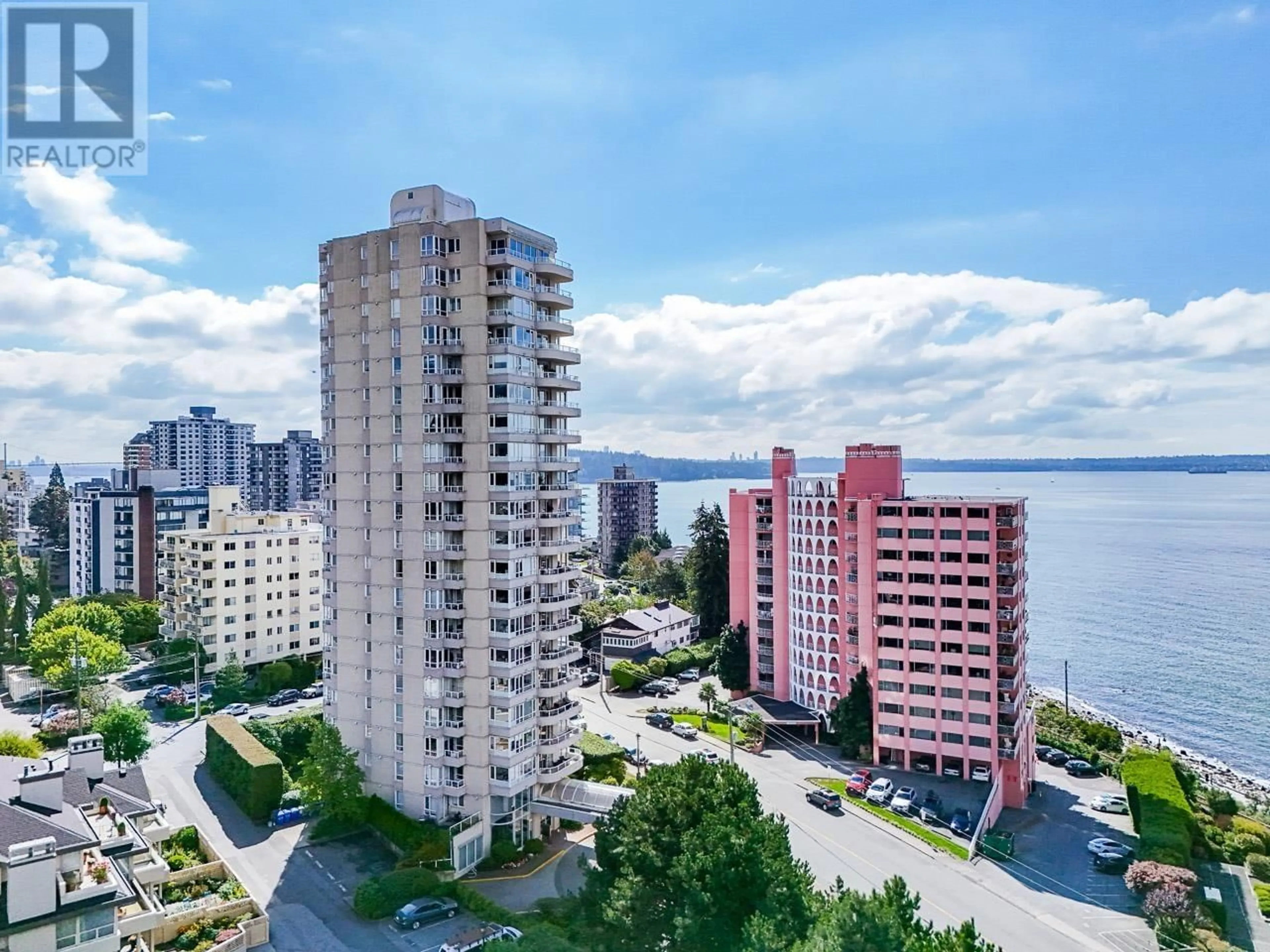 A pic from outside/outdoor area/front of a property/back of a property/a pic from drone, city buildings view from balcony for 301 - 2203 BELLEVUE AVENUE, West Vancouver British Columbia V7V4V7