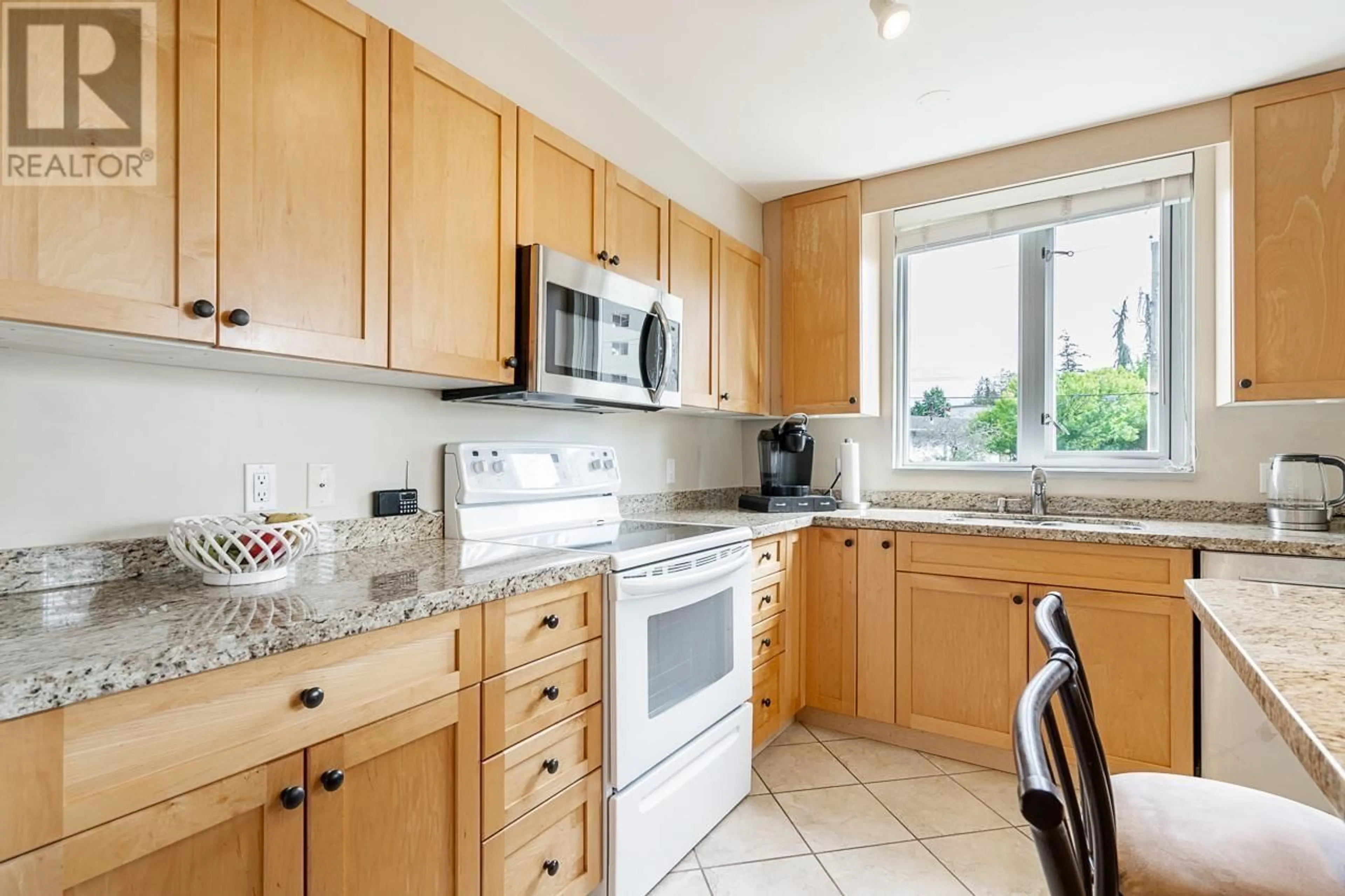 Standard kitchen, unknown for 301 - 2203 BELLEVUE AVENUE, West Vancouver British Columbia V7V4V7