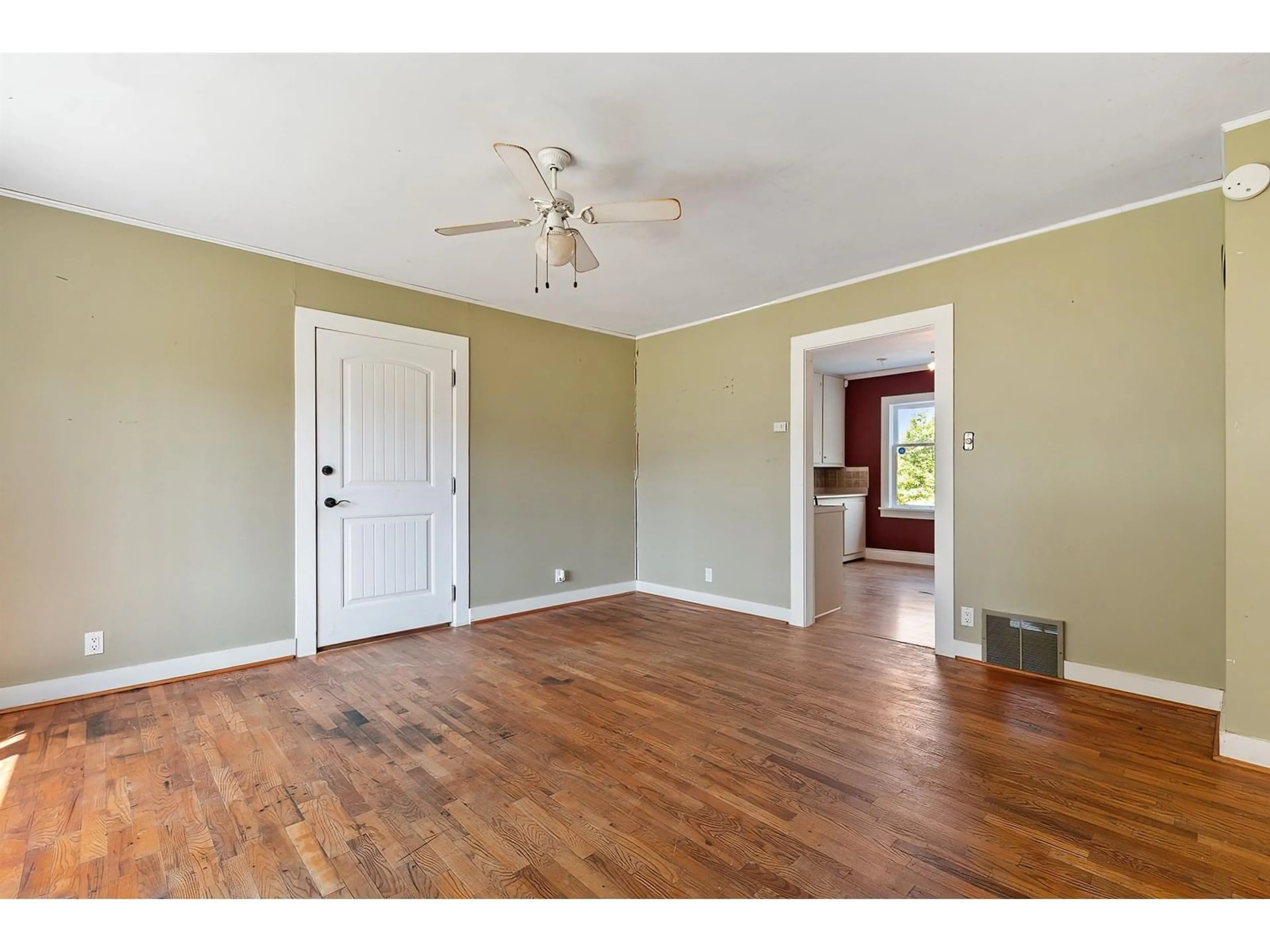 A pic of a room for 44361 SOUTH SUMAS ROAD, Chilliwack British Columbia V2R4B7