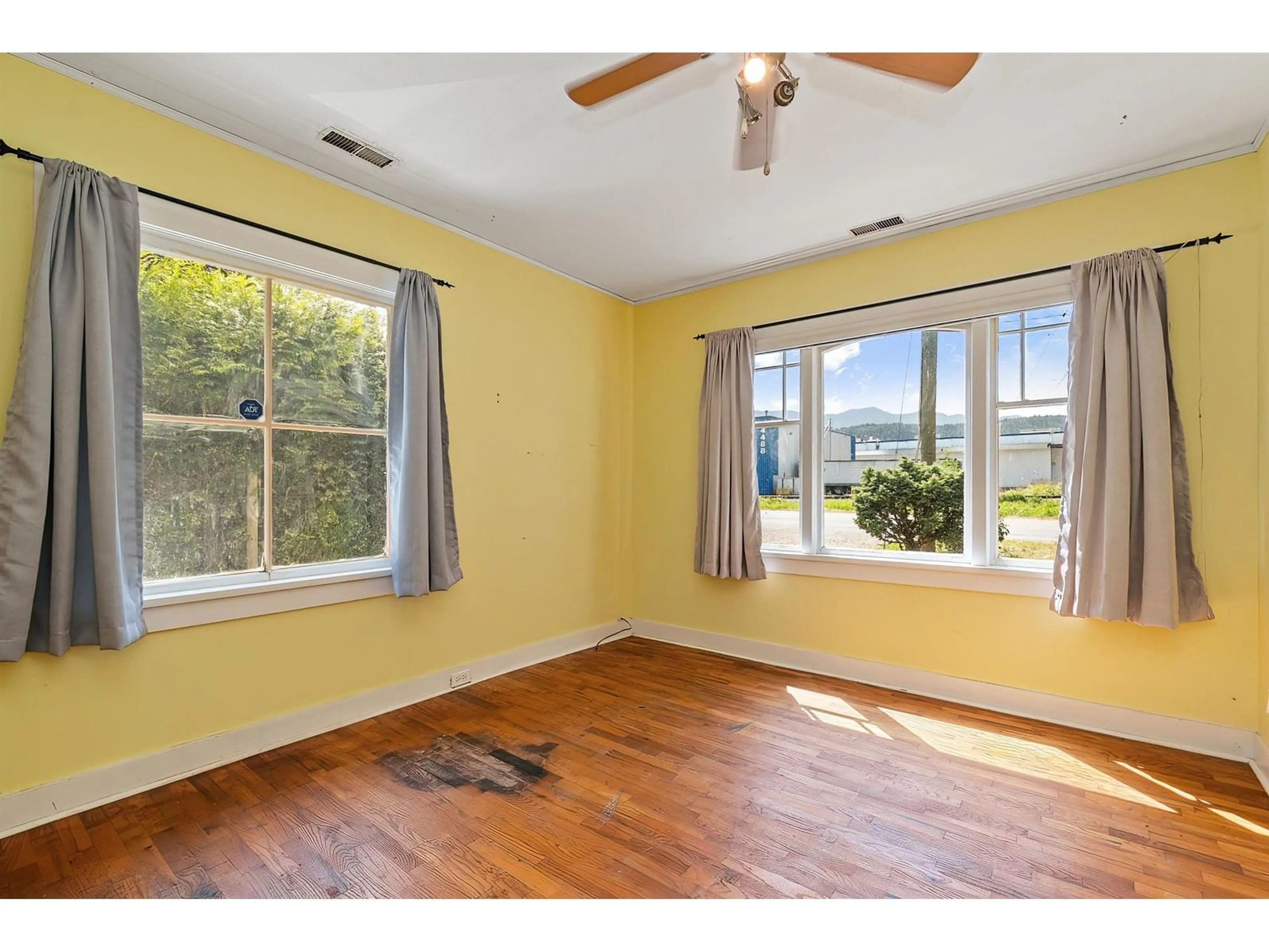 A pic of a room for 44361 SOUTH SUMAS ROAD, Chilliwack British Columbia V2R4B7